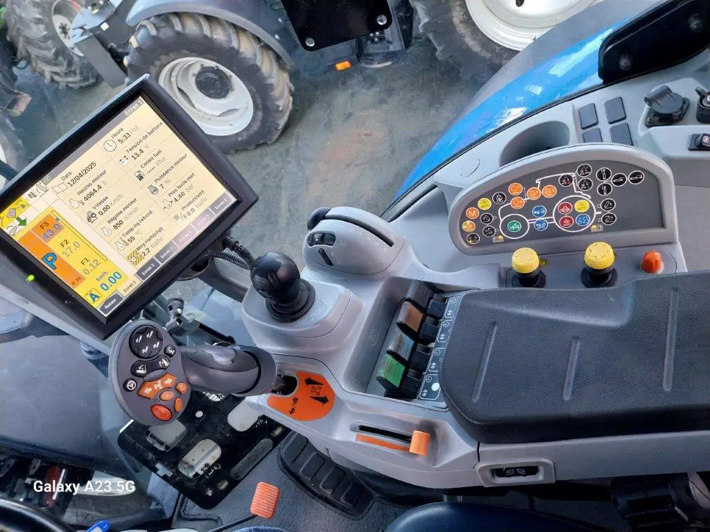 Image NEW HOLLAND TRACTEUR NH T7.230
