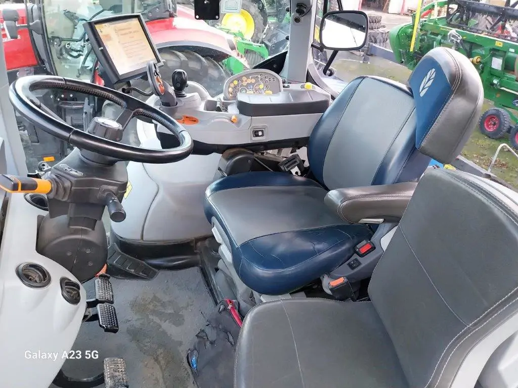 Image NEW HOLLAND TRACTEUR NH T7.230