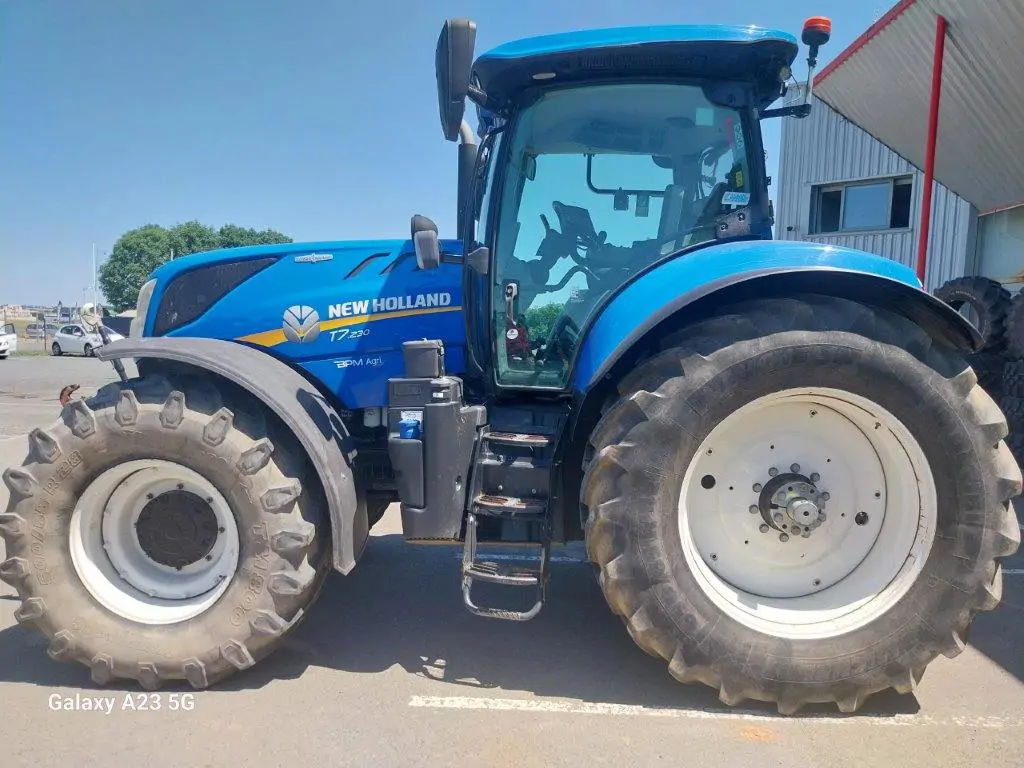 Image NEW HOLLAND TRACTEUR NH T7.230