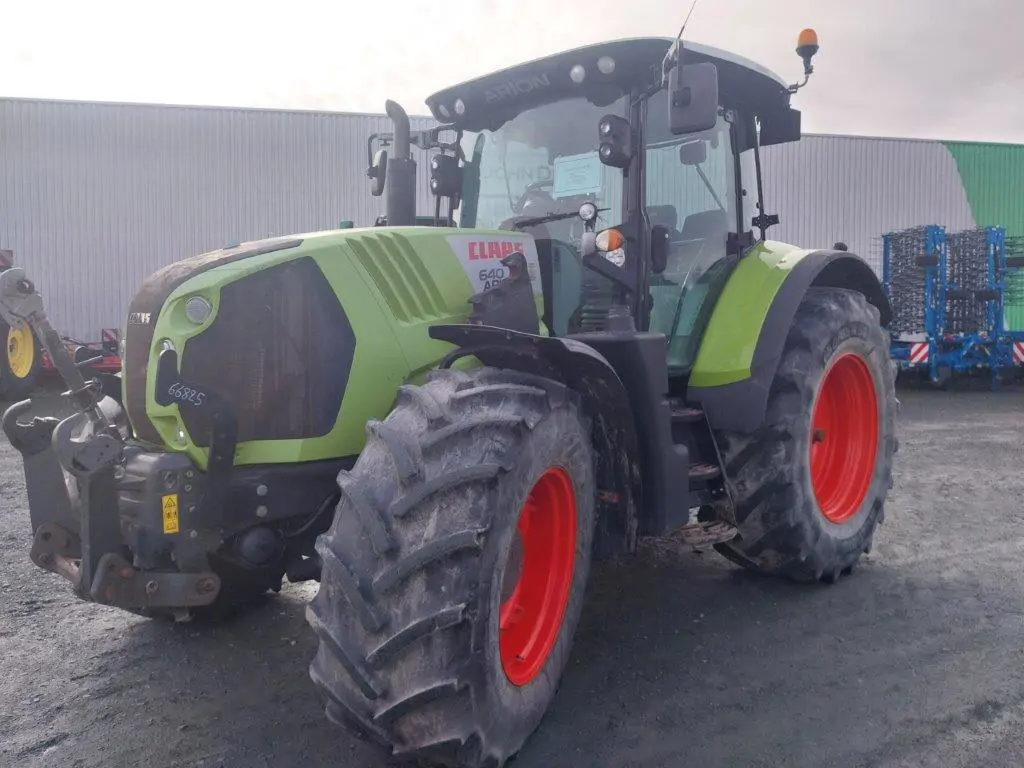 Photo CLAAS TRACTEUR CLAAS AXION 810