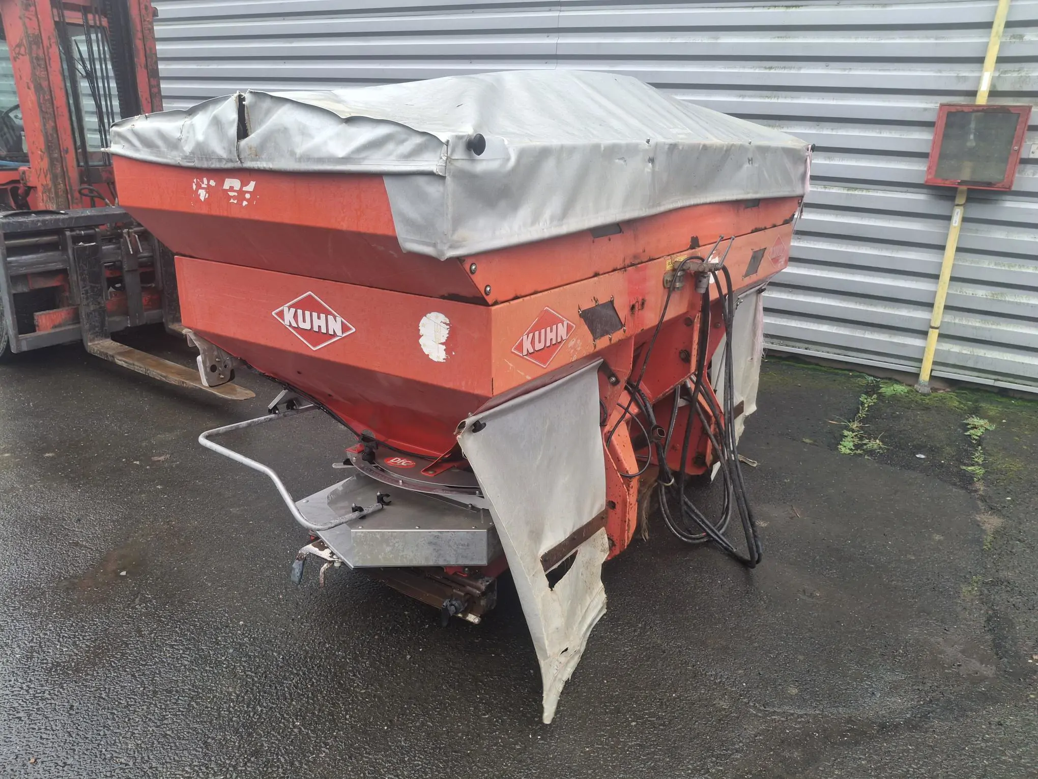 Image KUHN DISTRIBUTEUR ENGRAIS KUHN