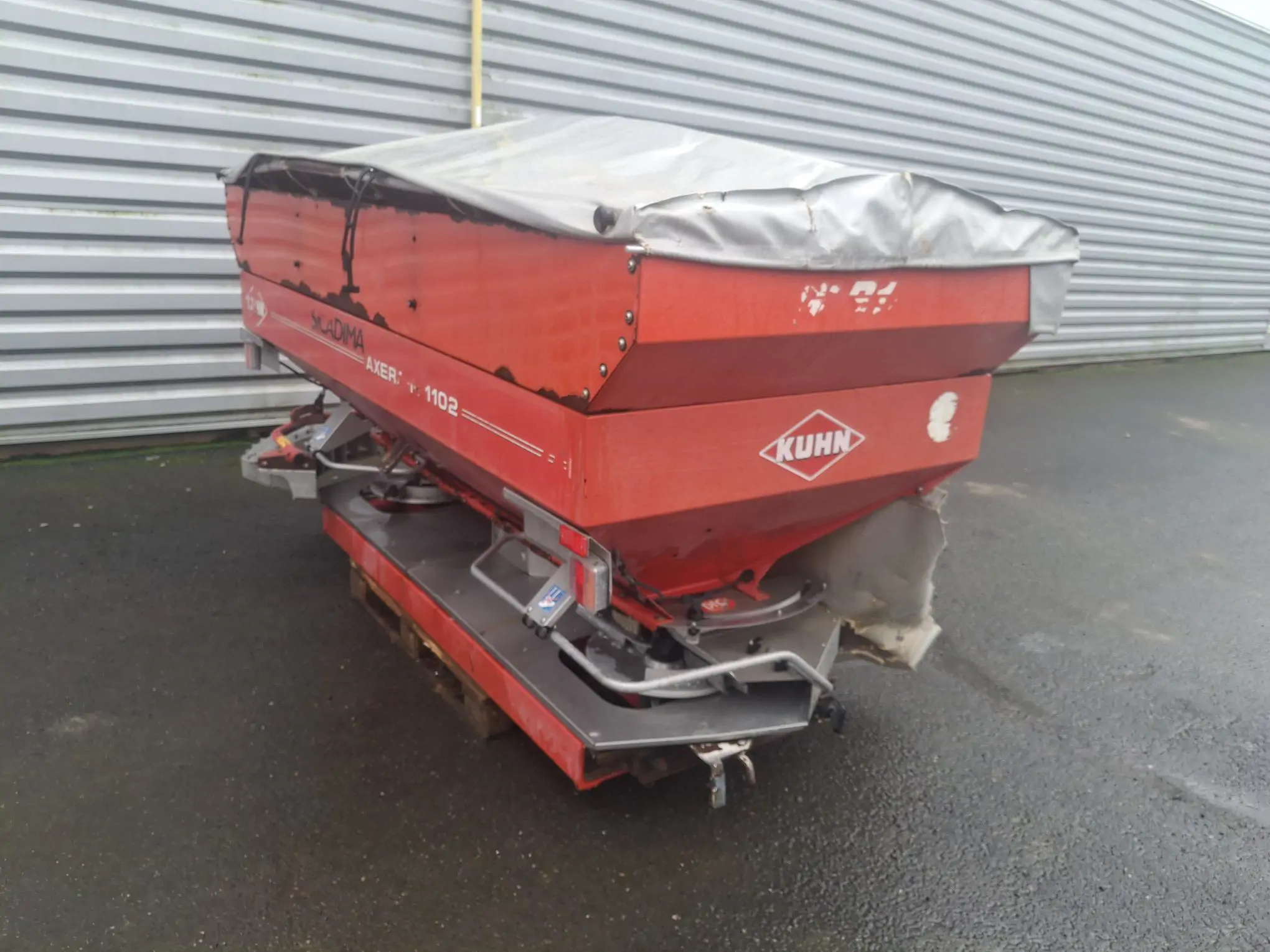 Image KUHN DISTRIBUTEUR ENGRAIS KUHN