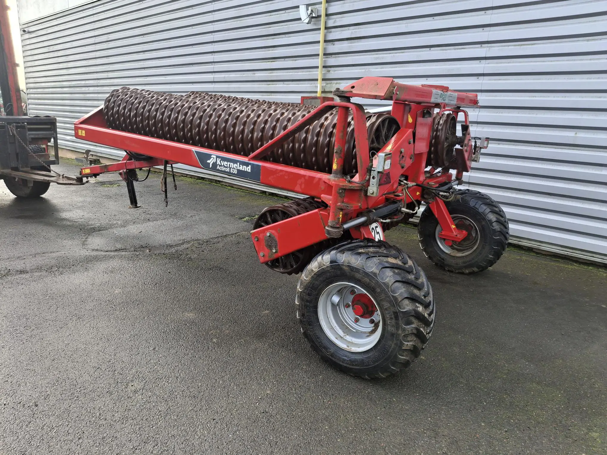 Image KVERNELAND ROULEAU OCCASION ACTIROLL 830