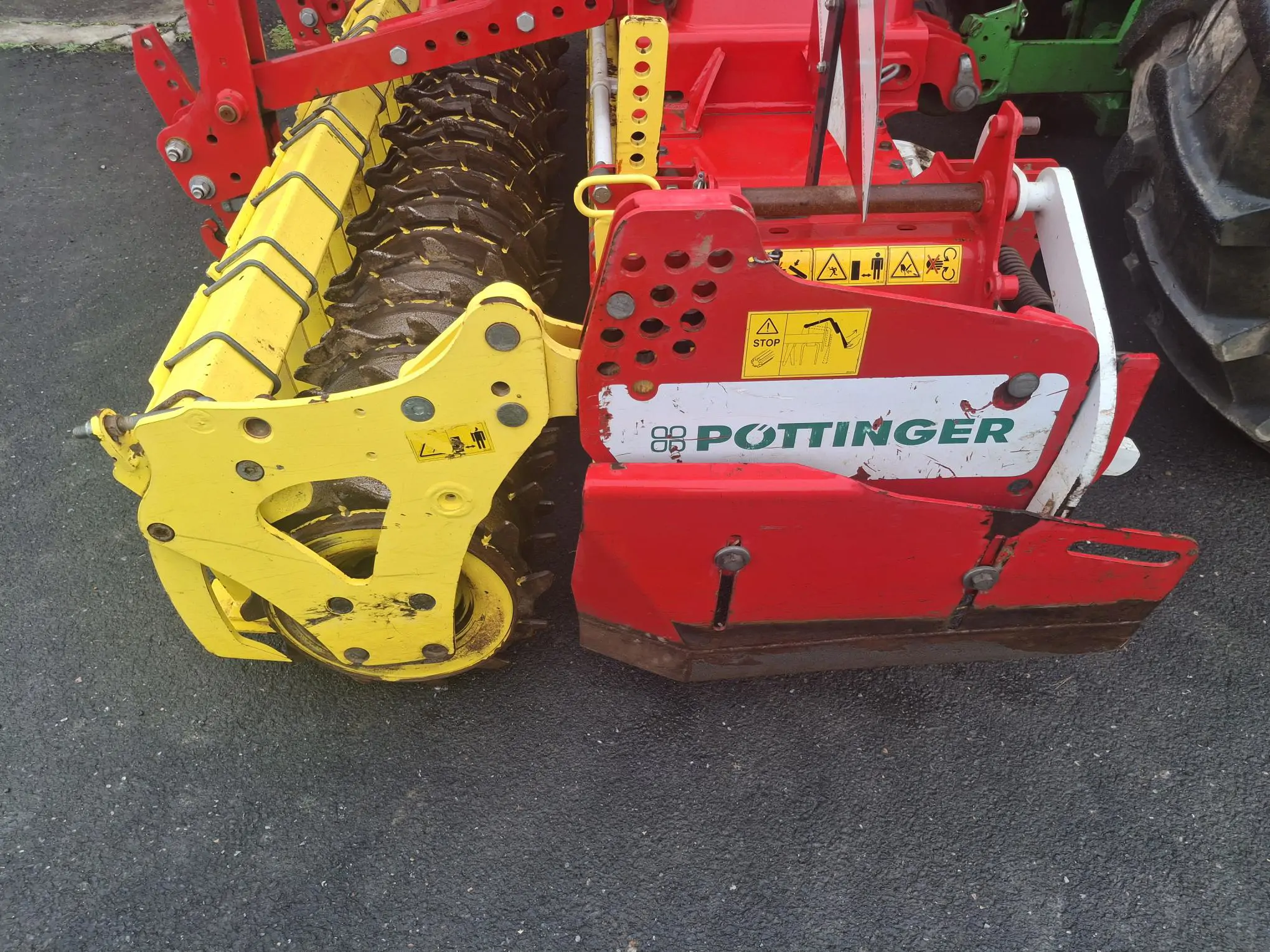 Image POTTINGER HERSE ROTATIVE LION 3002