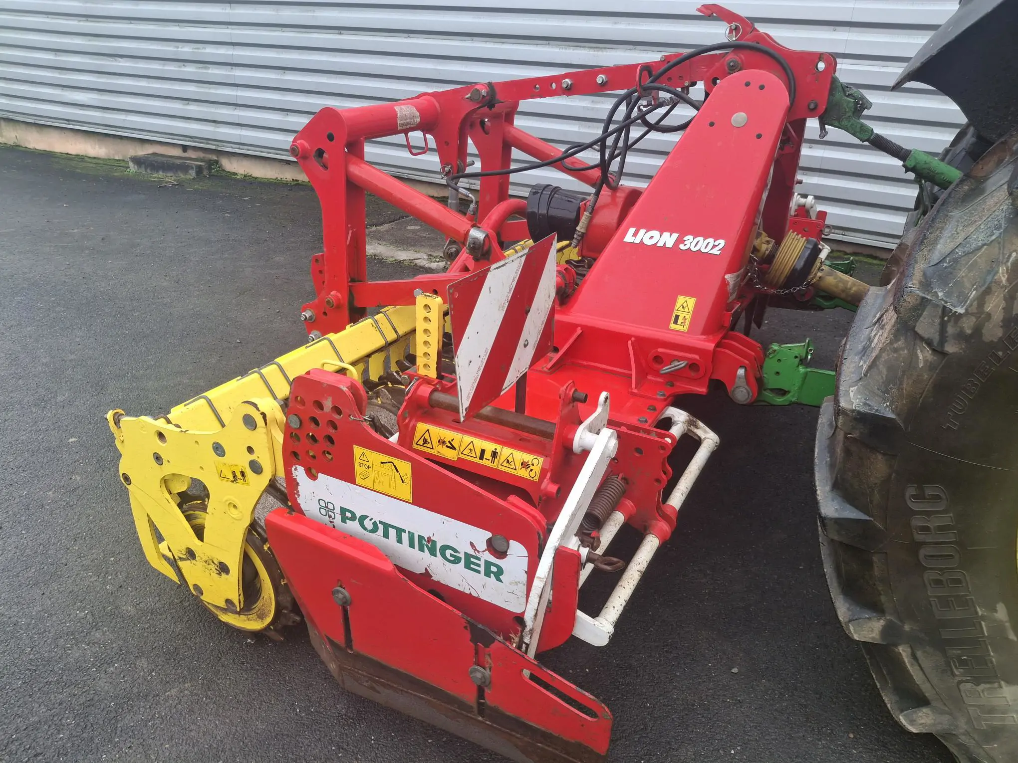 Image POTTINGER HERSE ROTATIVE LION 3002