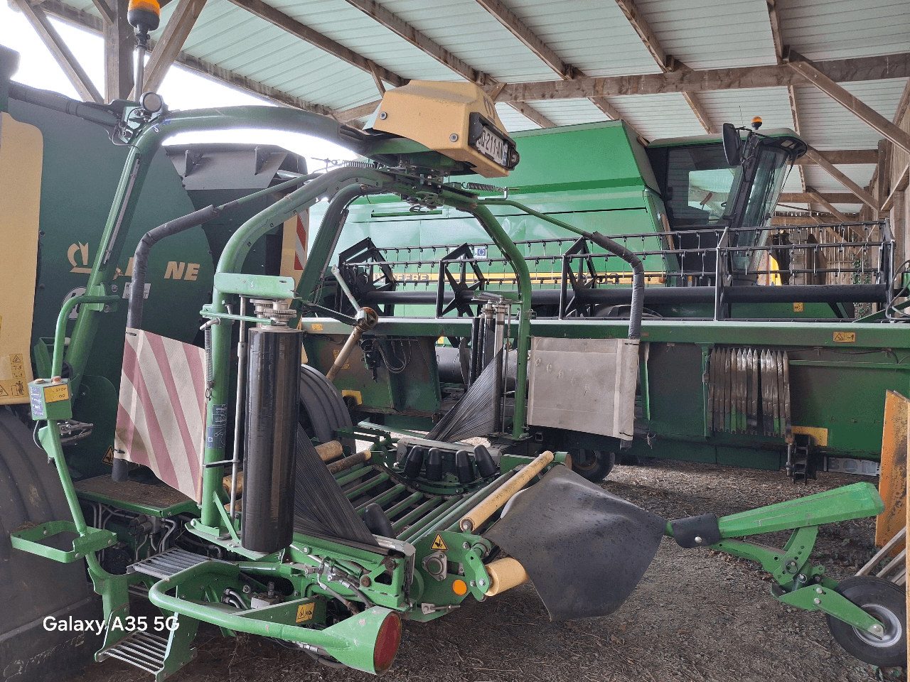 Image KRONE PRESSE ENRUBANNEUSE CV 150XC+