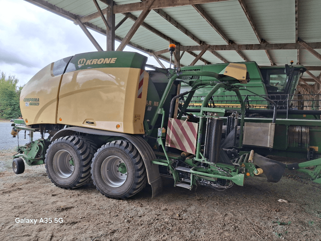 Image KRONE PRESSE ENRUBANNEUSE CV 150XC+