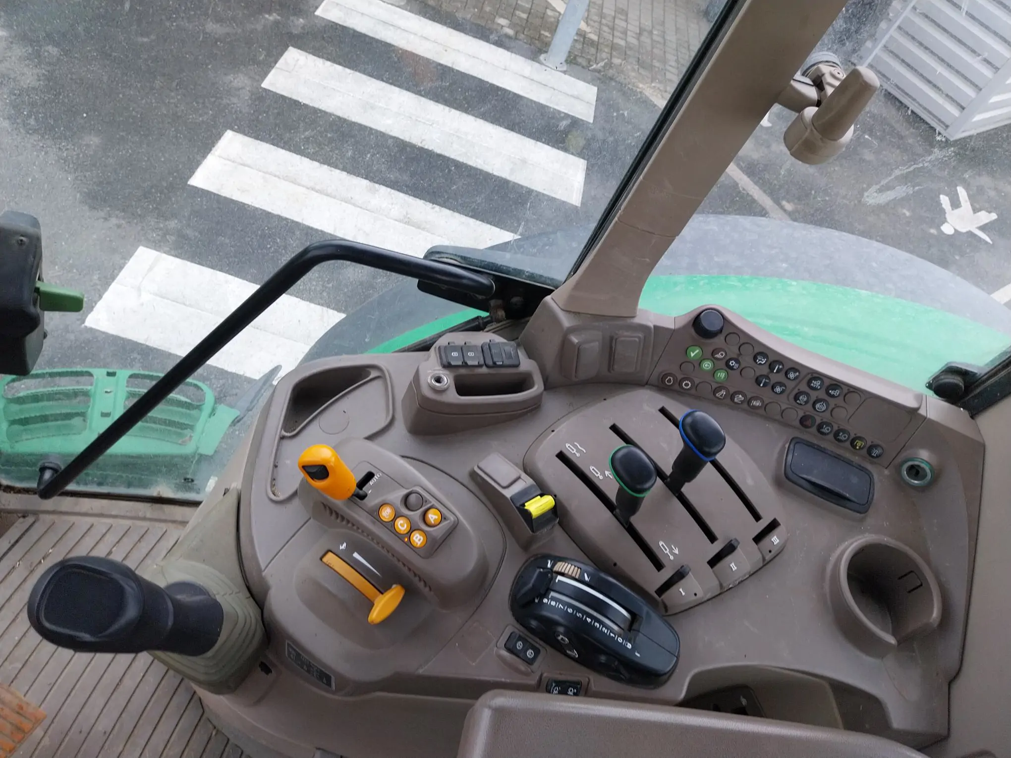 Image JOHN DEERE TRACTEUR JOHN DEERE 6175M