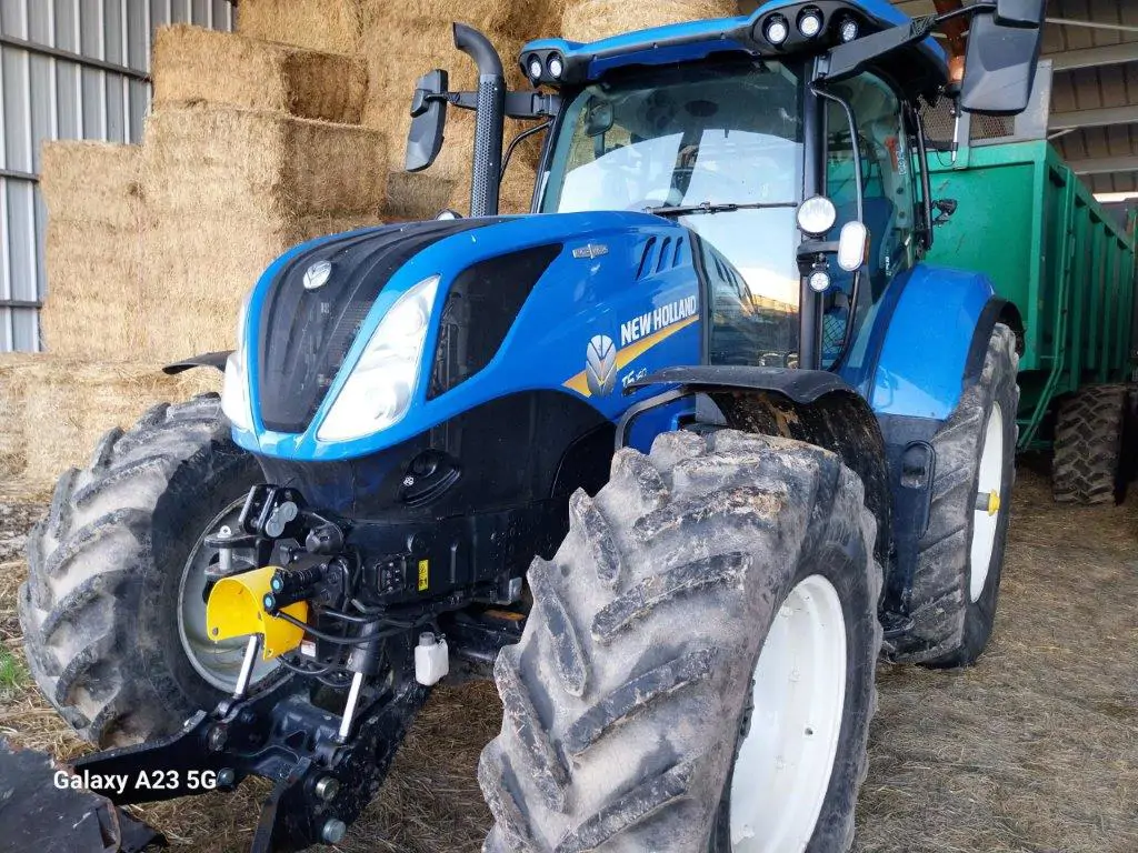 Photo NEW HOLLAND TRACTEUR NH T6.160