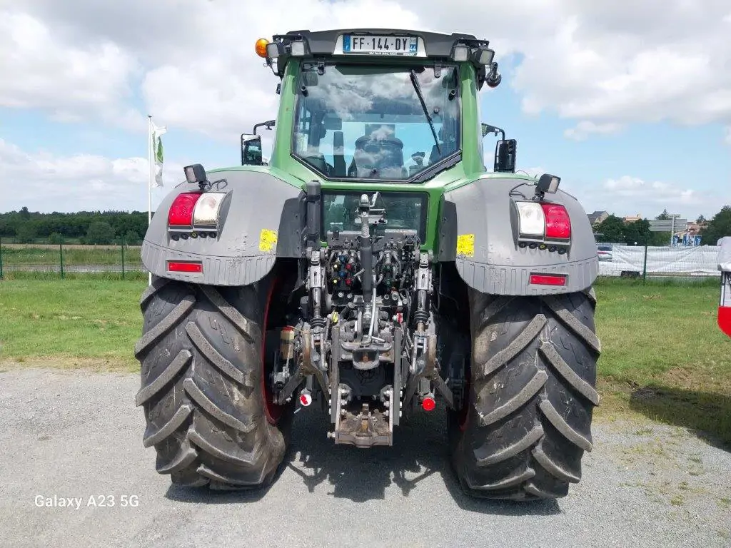 Image FENDT TRACTEUR 824 VARIO PROFI +