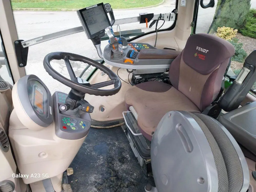 Image FENDT TRACTEUR 824 VARIO PROFI +