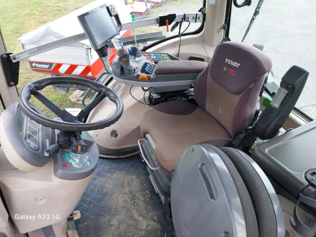 Image FENDT TRACTEUR 824 VARIO PROFI +
