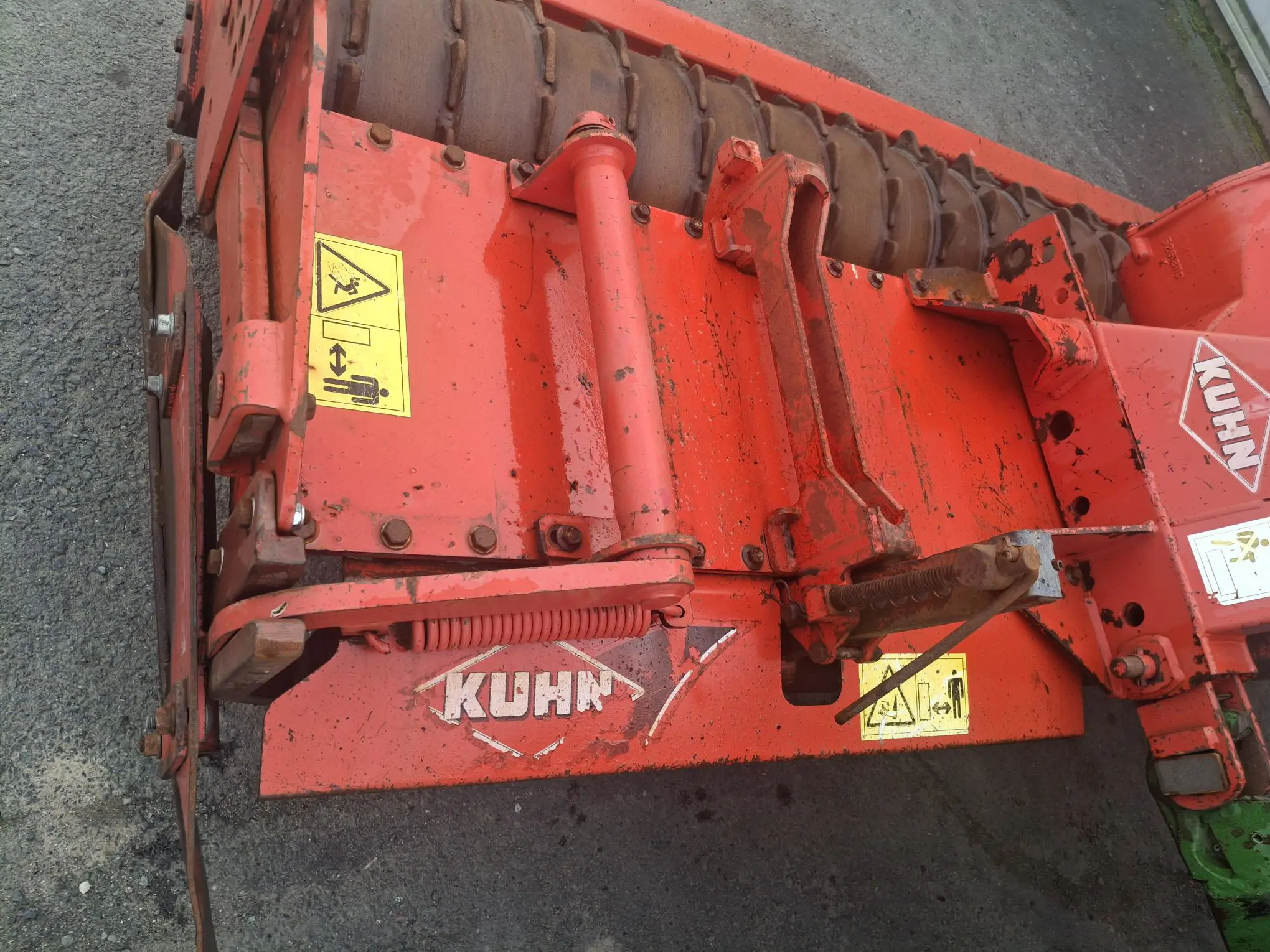 Image KUHN HERSE ROTATIVE HR 304D