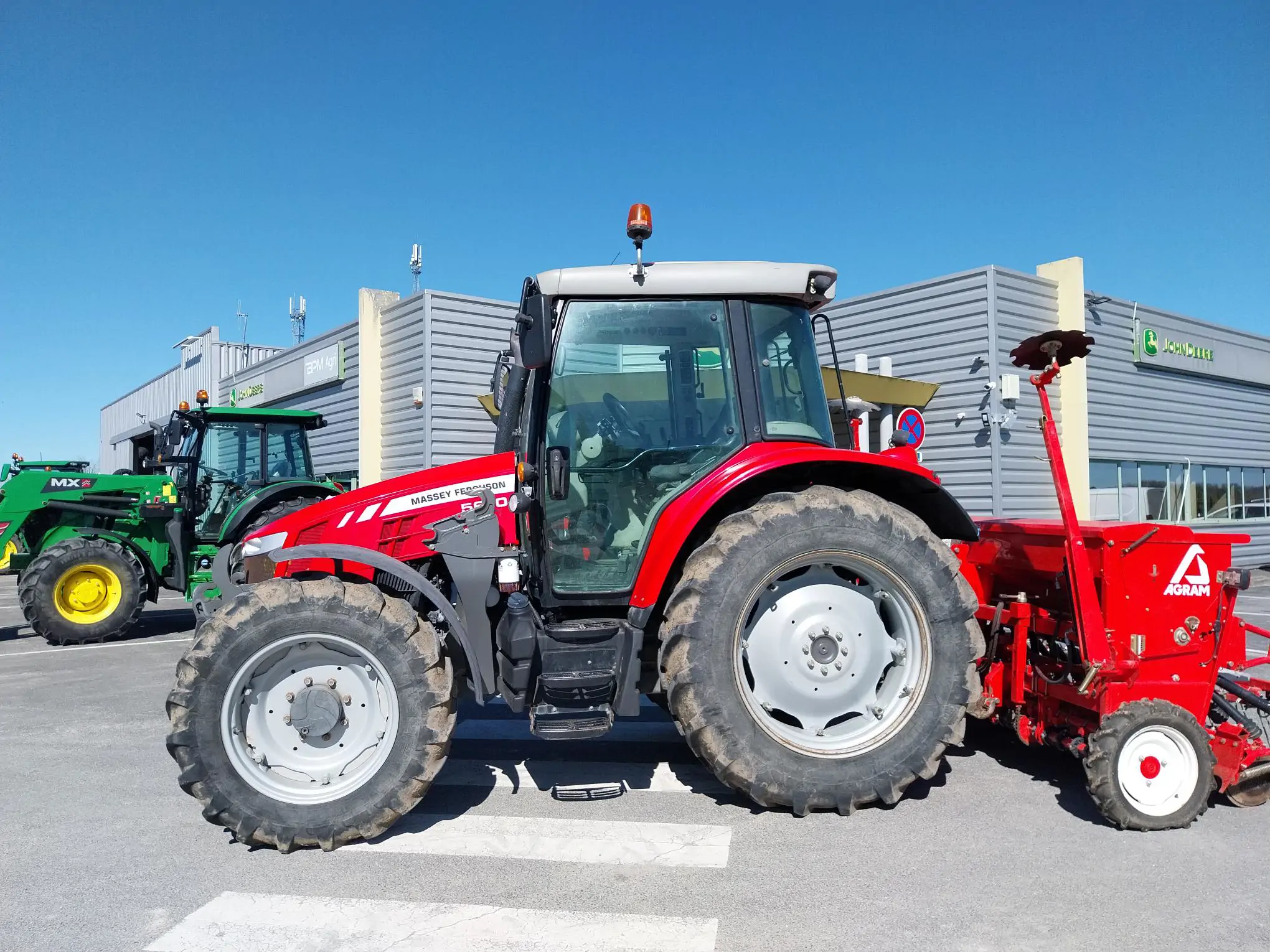 Image MASSEY FERGUSON TRACTEUR MASSEY FERGUSON 5610