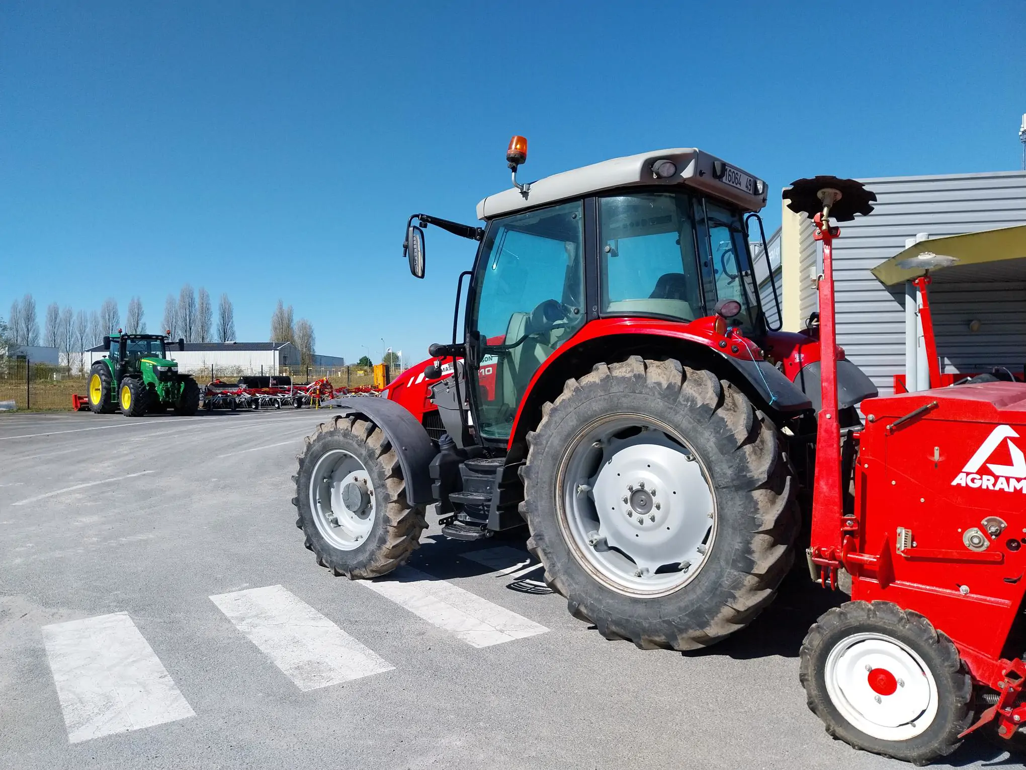 Image MASSEY FERGUSON TRACTEUR MASSEY FERGUSON 5610