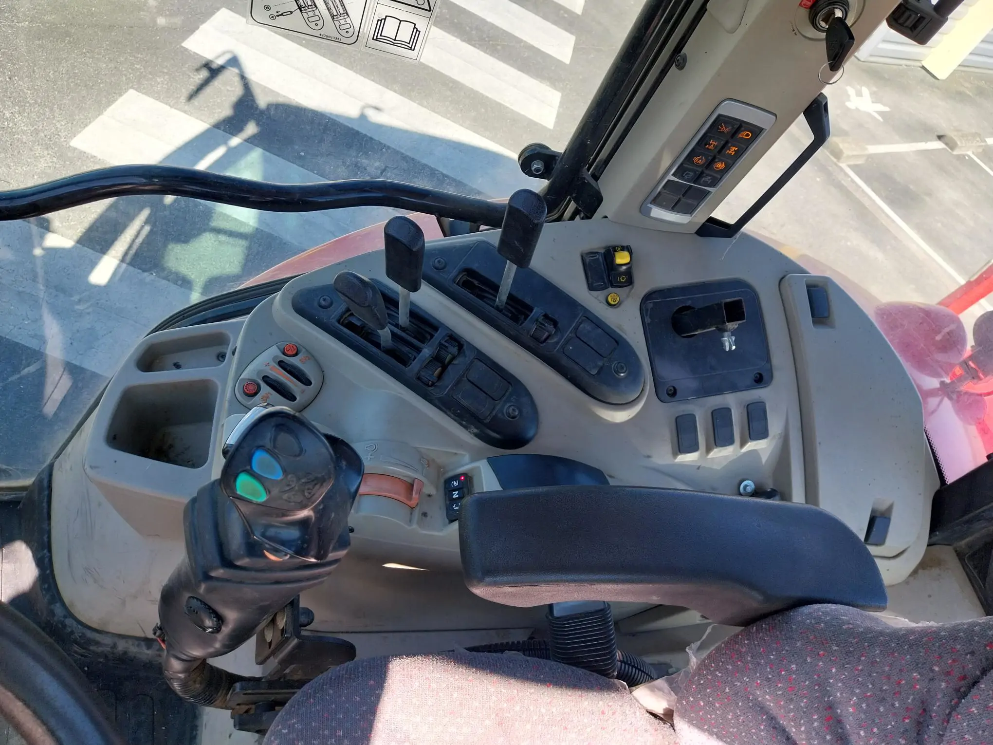 Image MASSEY FERGUSON TRACTEUR MASSEY FERGUSON 5610