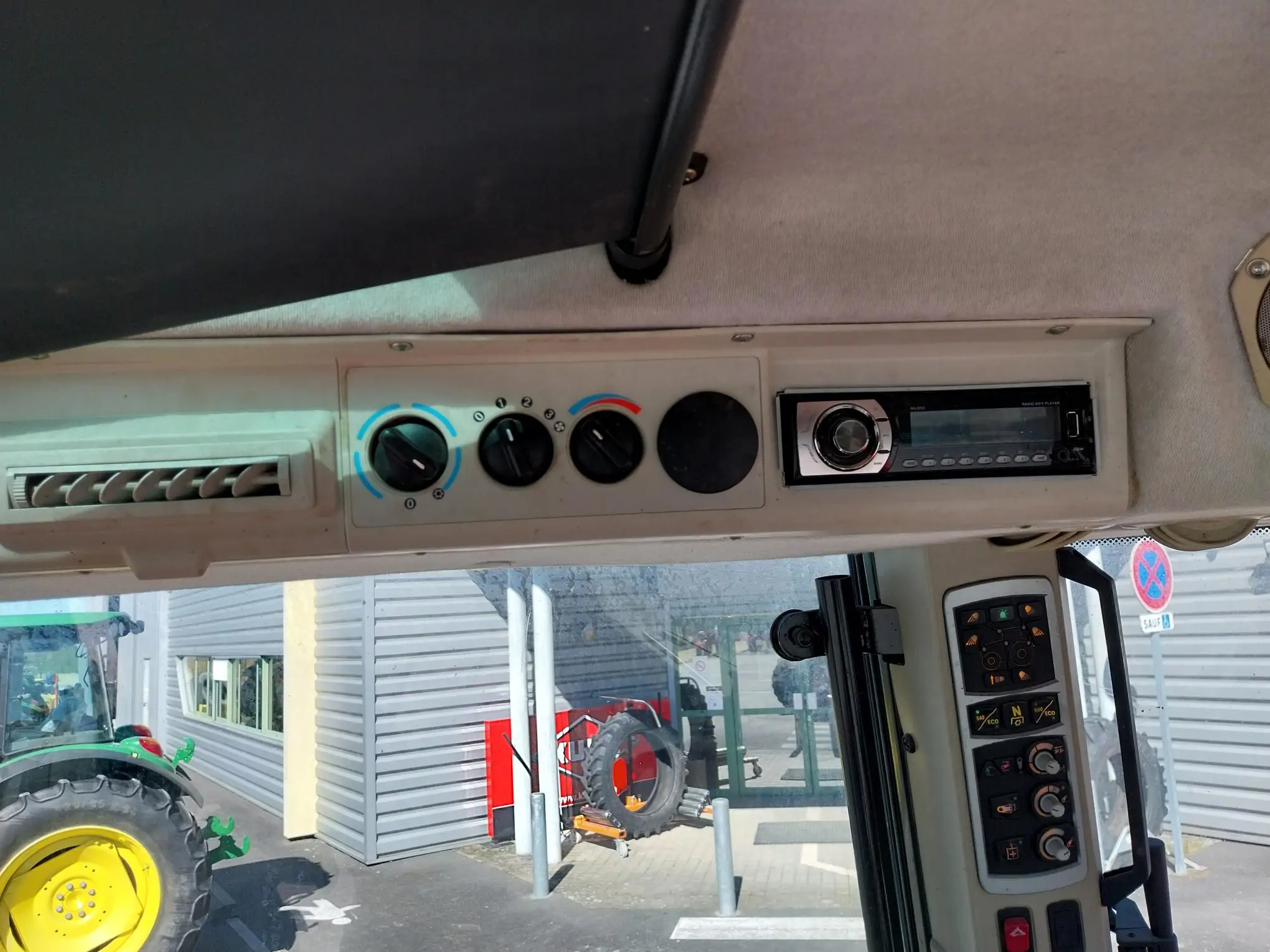 Image MASSEY FERGUSON TRACTEUR MASSEY FERGUSON 5610