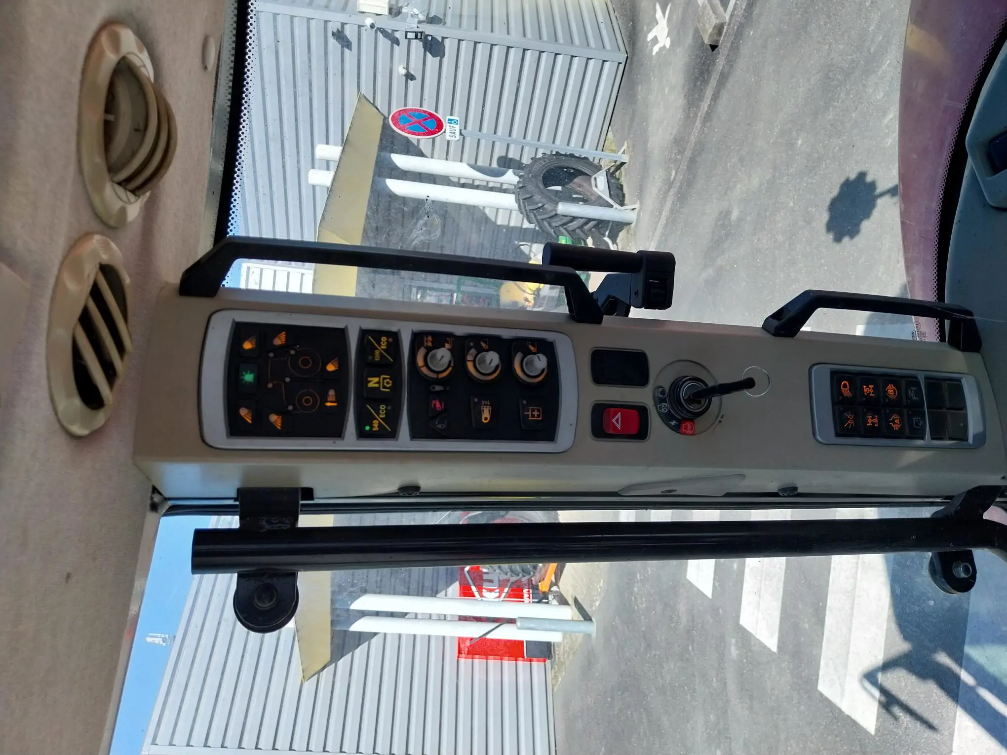 Image MASSEY FERGUSON TRACTEUR MASSEY FERGUSON 5610