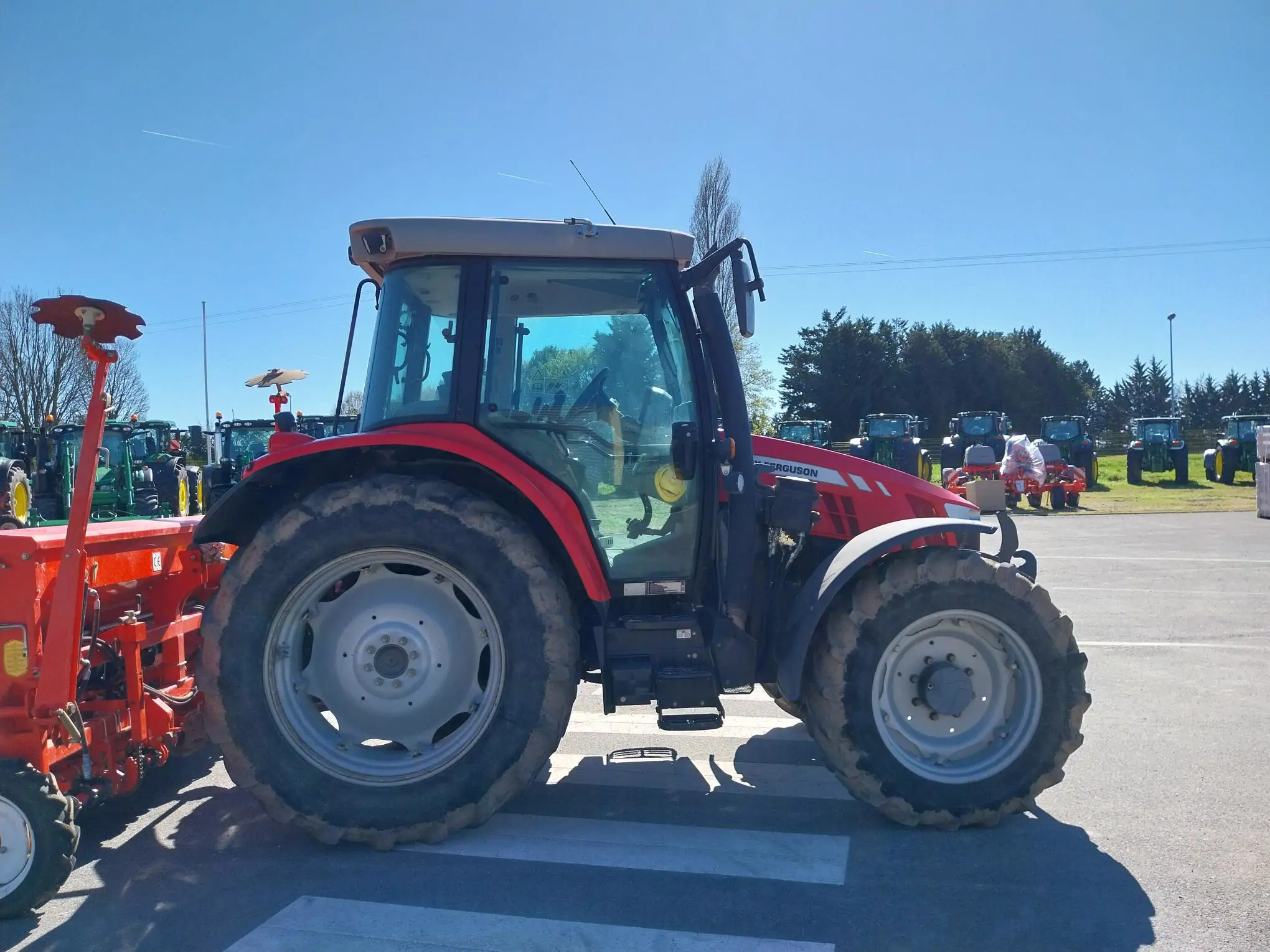 Image MASSEY FERGUSON TRACTEUR MASSEY FERGUSON 5610