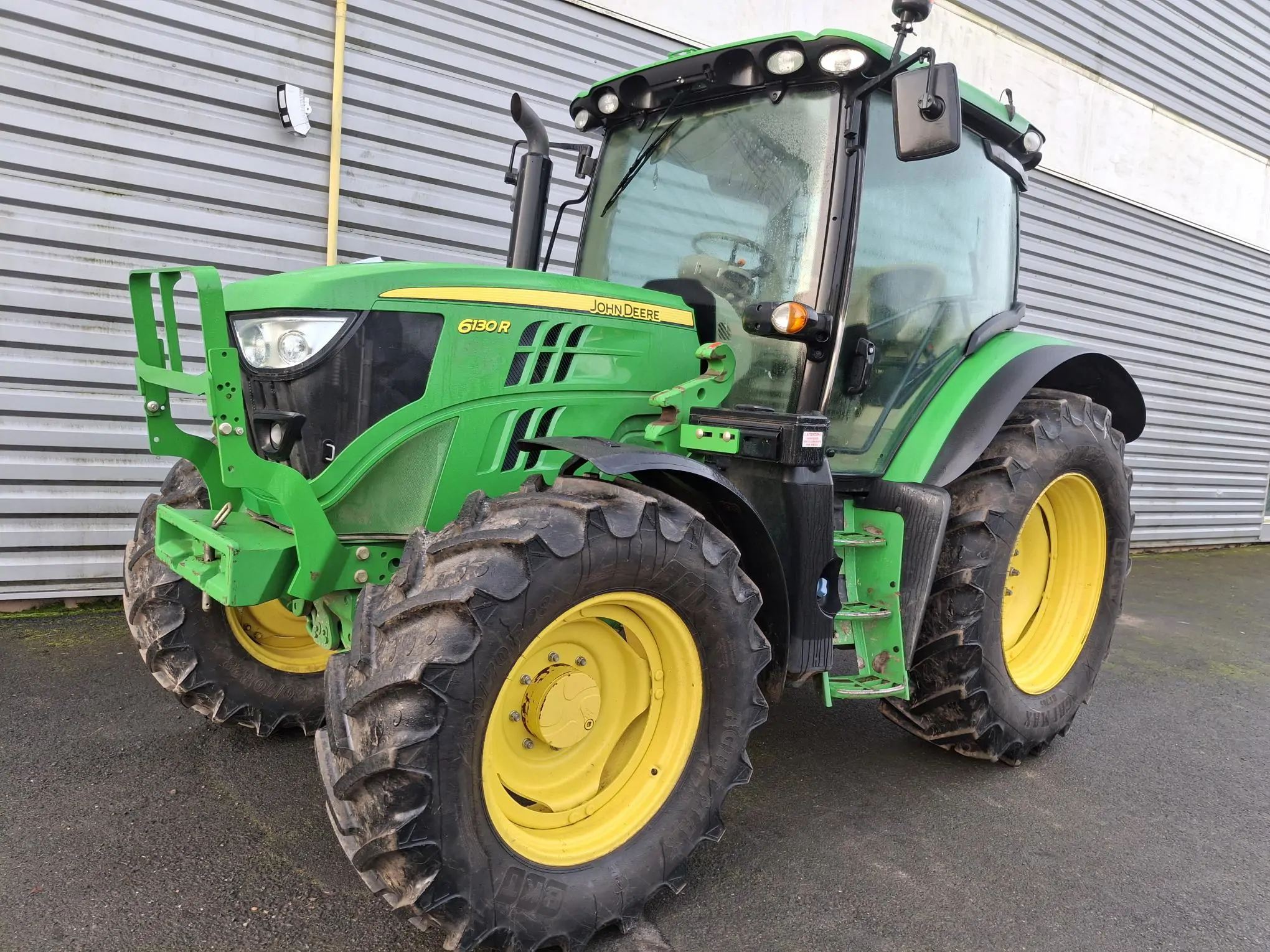 Photo JOHN DEERE 6130R