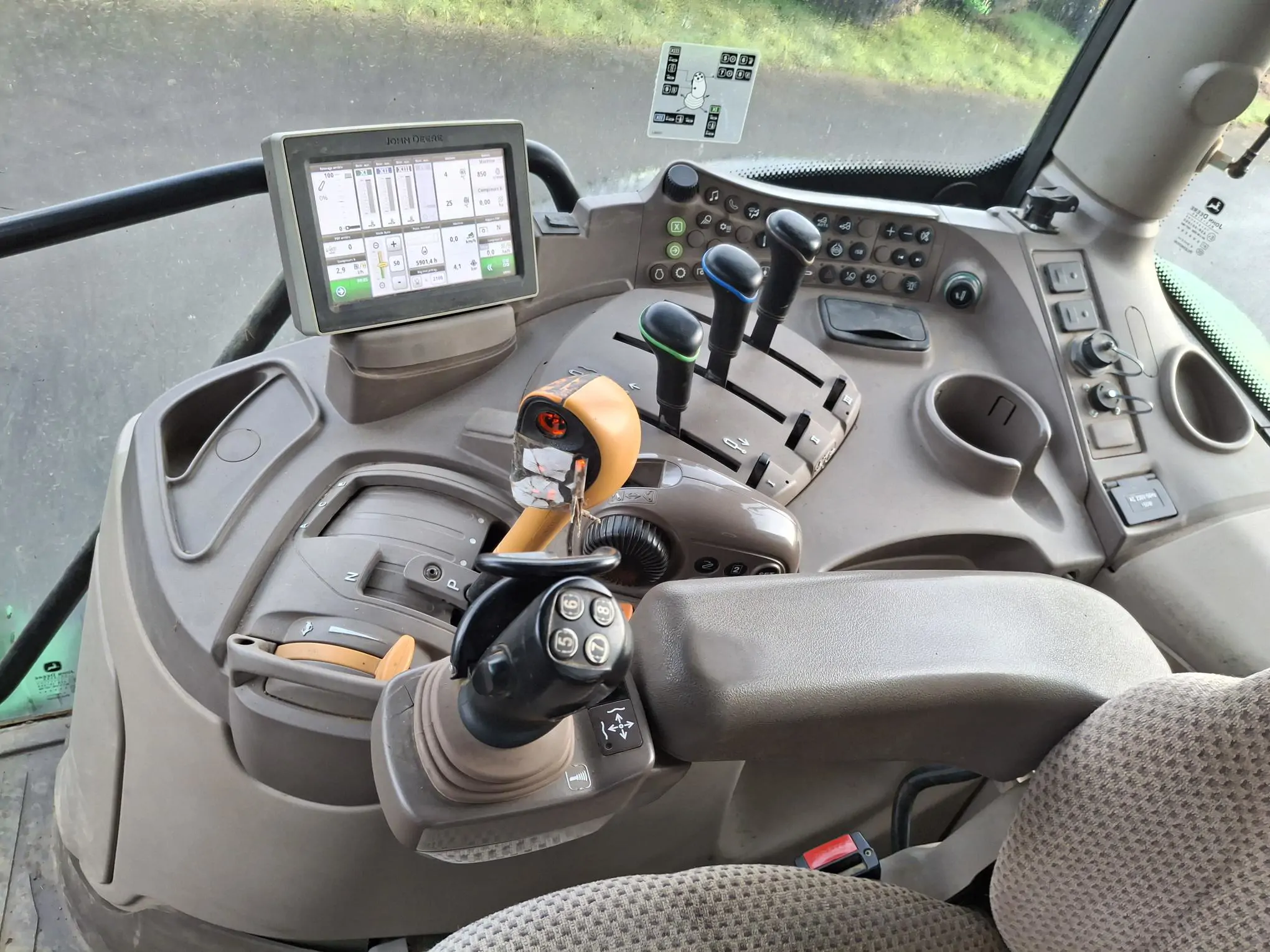 Image JOHN DEERE 6130R