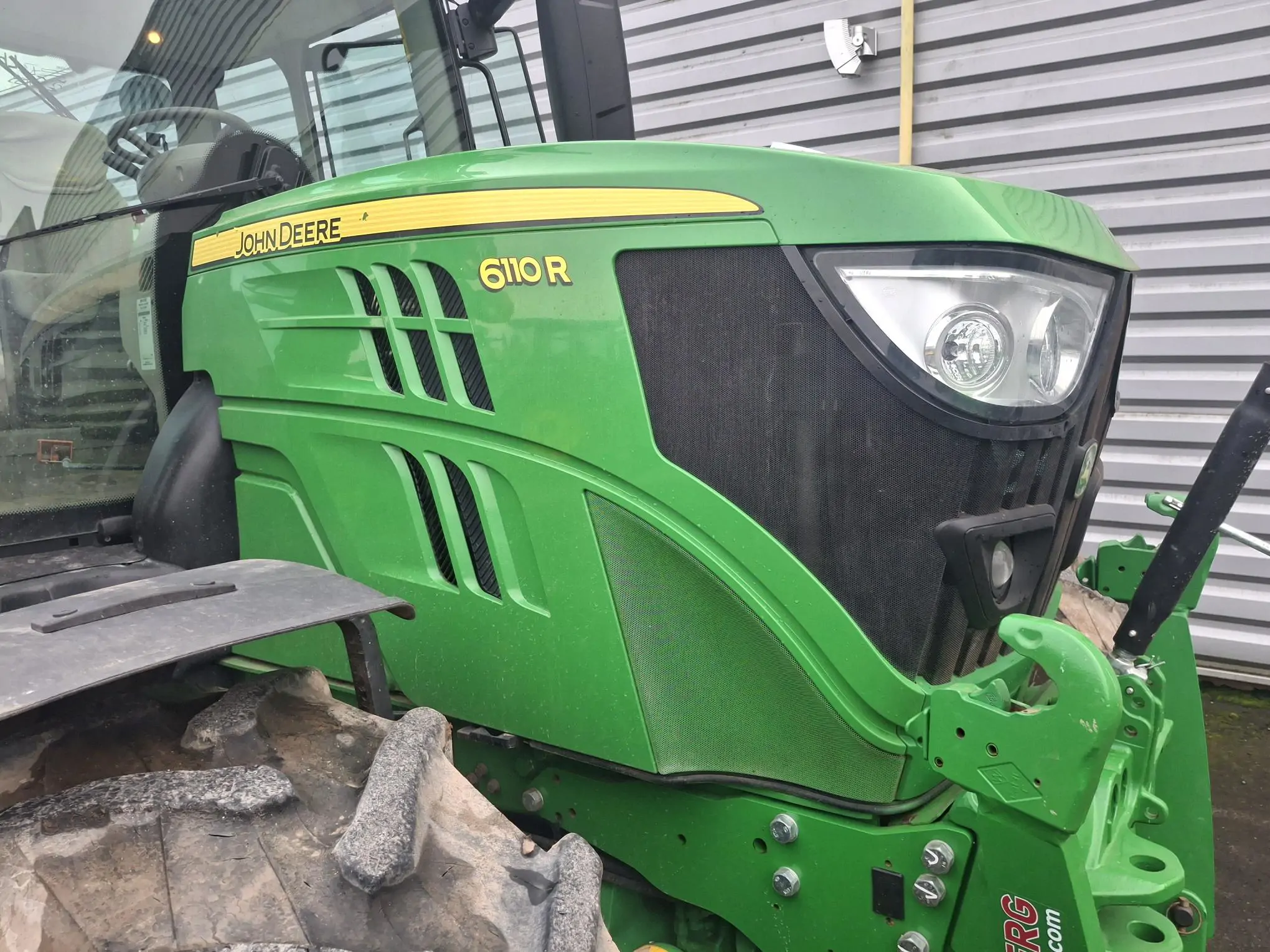 Image JOHN DEERE TRACTEUR JOHN DEERE 6110R