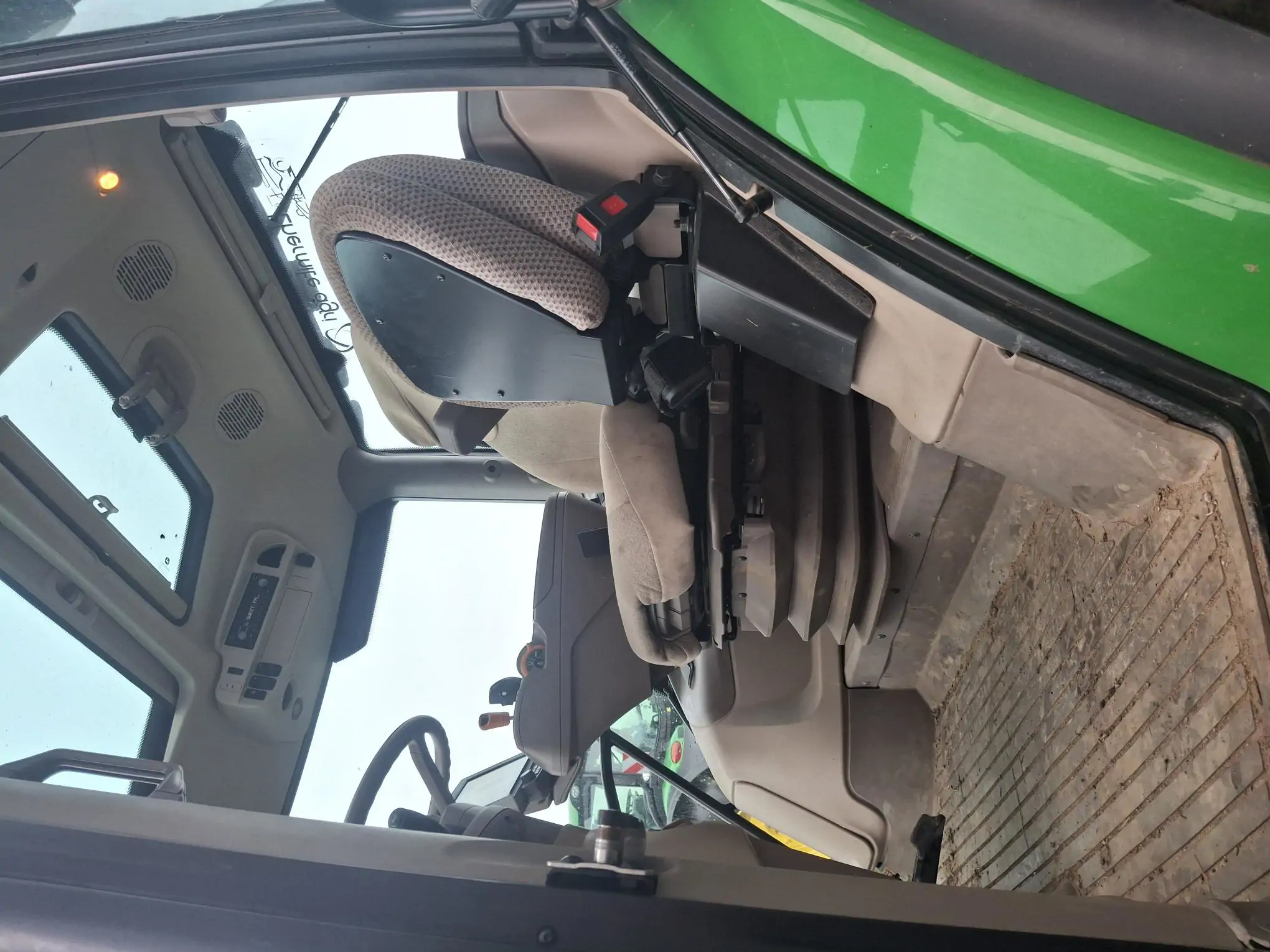 Image JOHN DEERE TRACTEUR JOHN DEERE 6110R