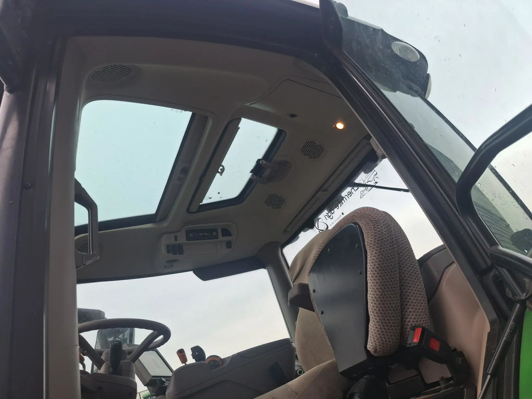 Image JOHN DEERE TRACTEUR JOHN DEERE 6110R