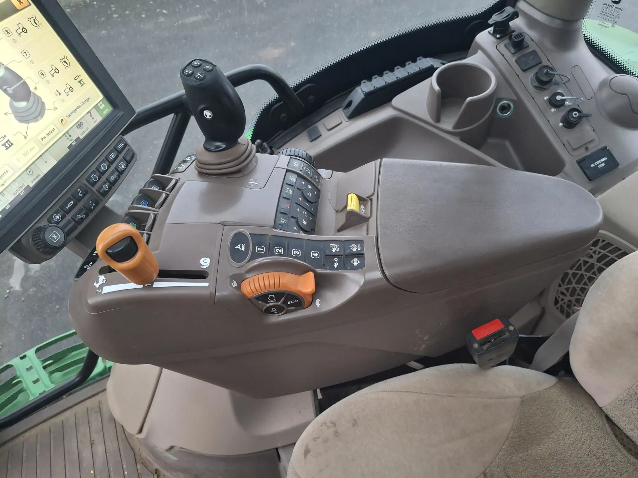 Image JOHN DEERE TRACTEUR JOHN DEERE 6110R