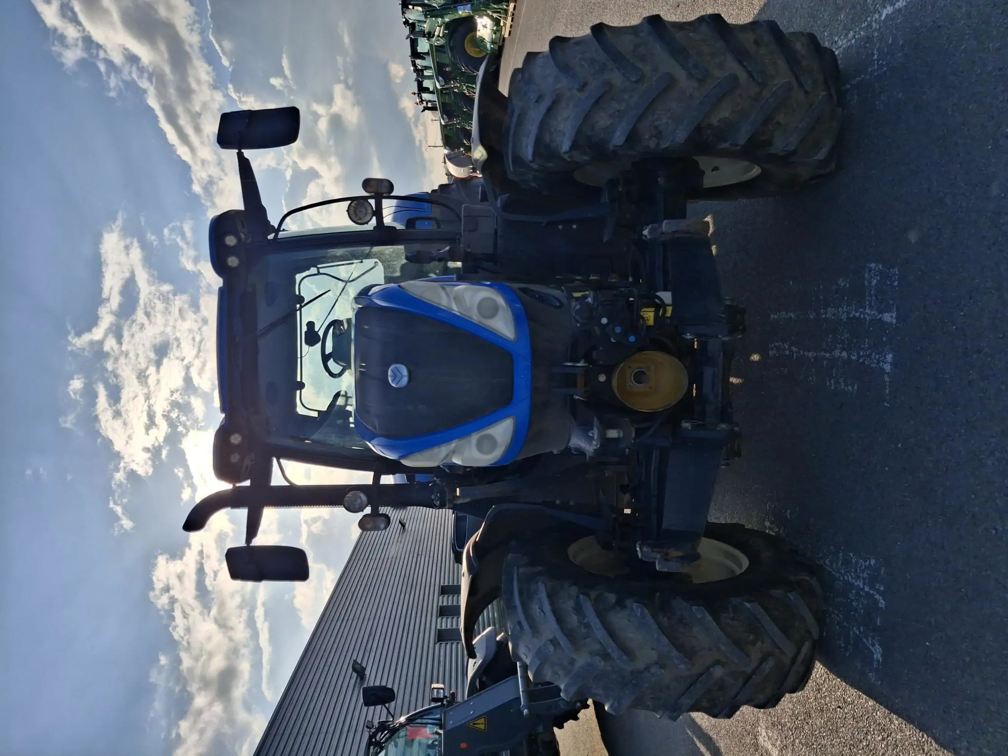 Image NEW HOLLAND TRACTEUR NH T6.145