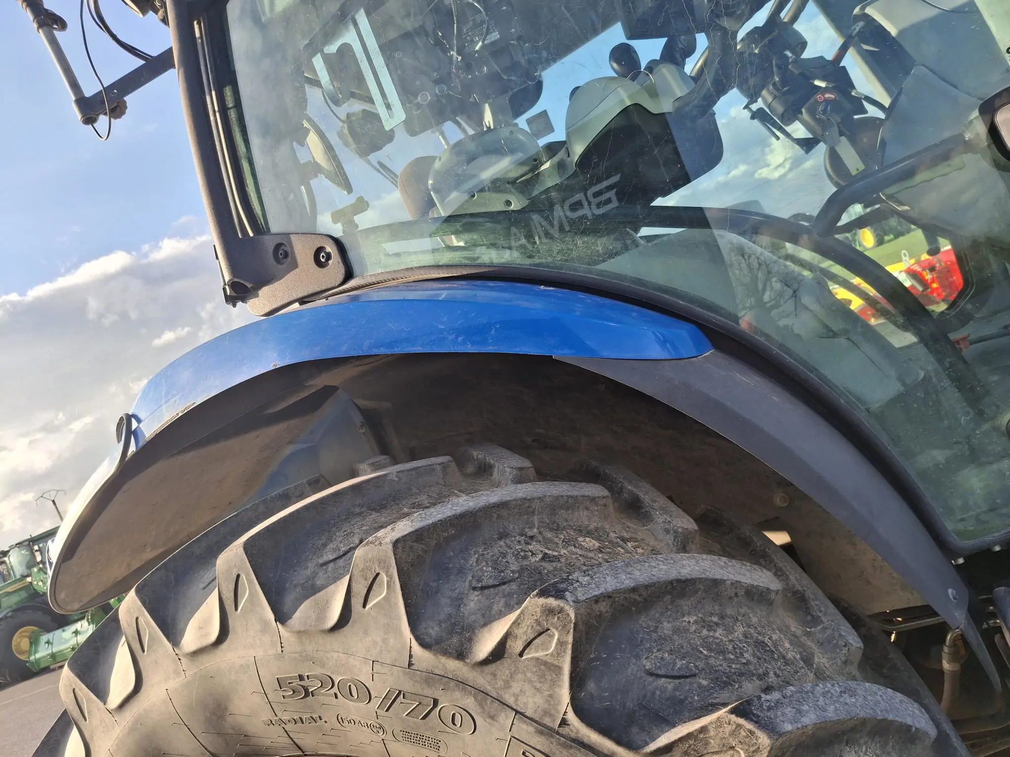 Image NEW HOLLAND TRACTEUR NH T6.145