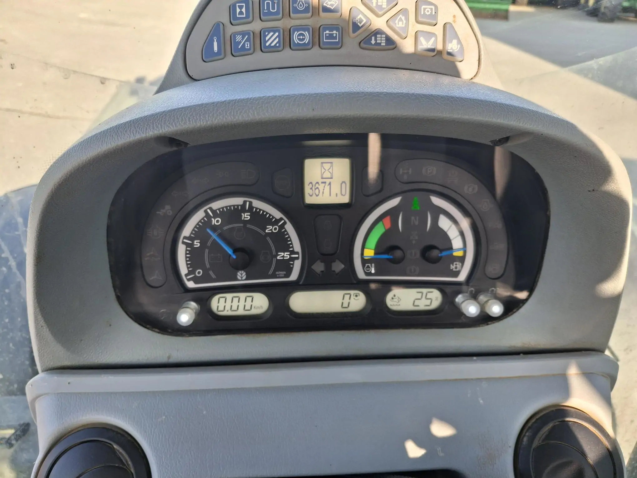 Image NEW HOLLAND TRACTEUR NH T6.145