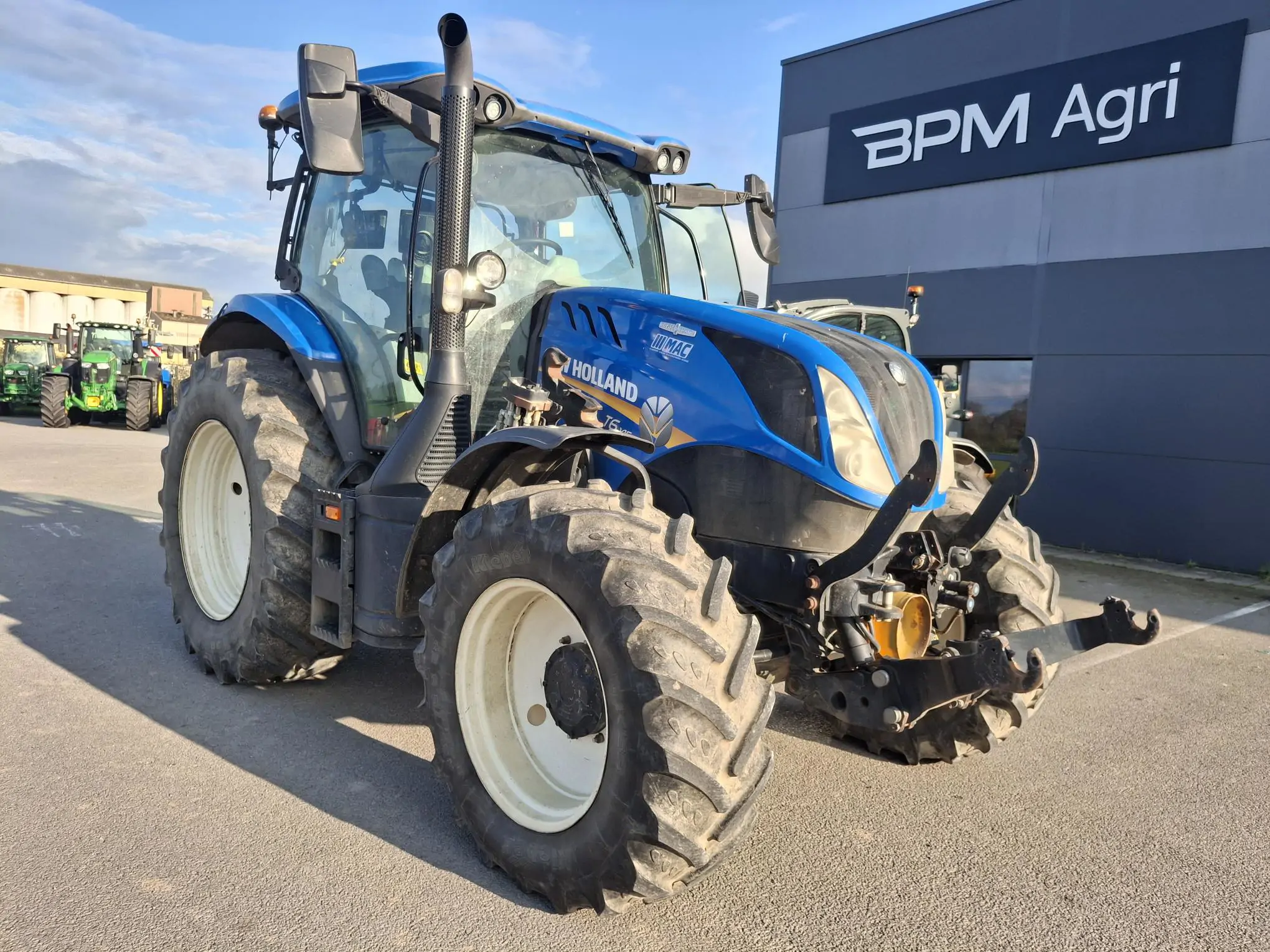 Image NEW HOLLAND TRACTEUR NH T6.145