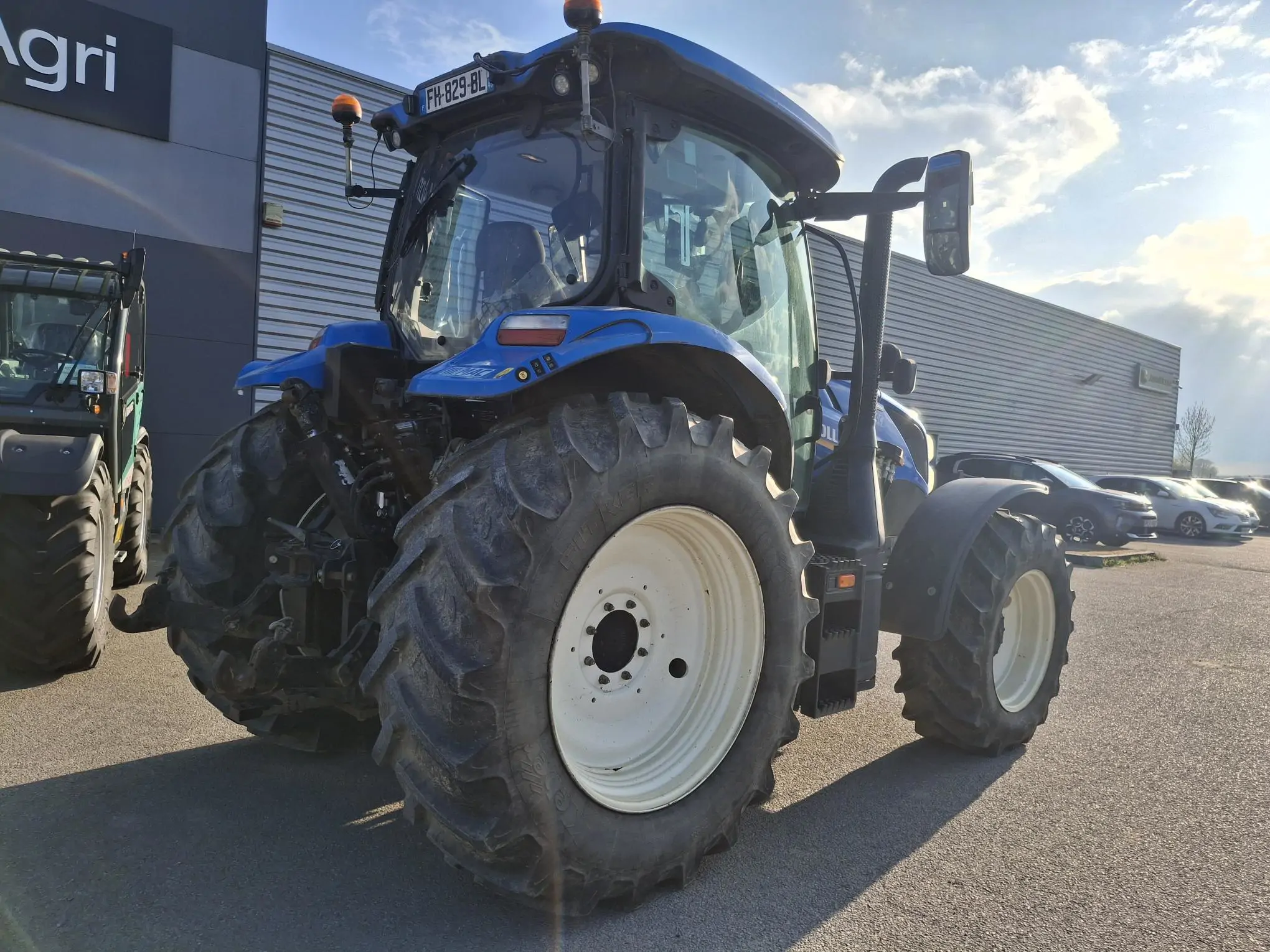 Image NEW HOLLAND TRACTEUR NH T6.145