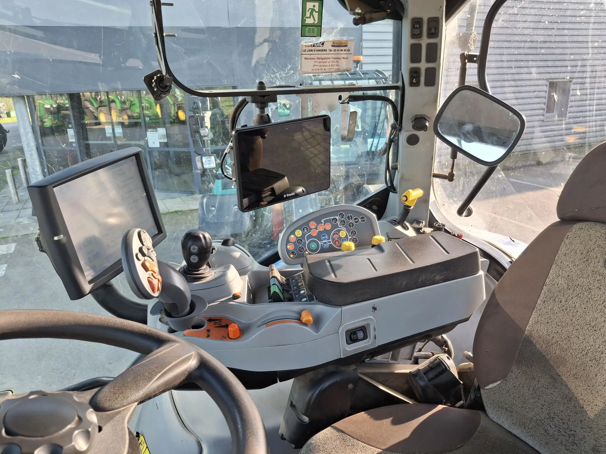 Image NEW HOLLAND TRACTEUR NH T6.145