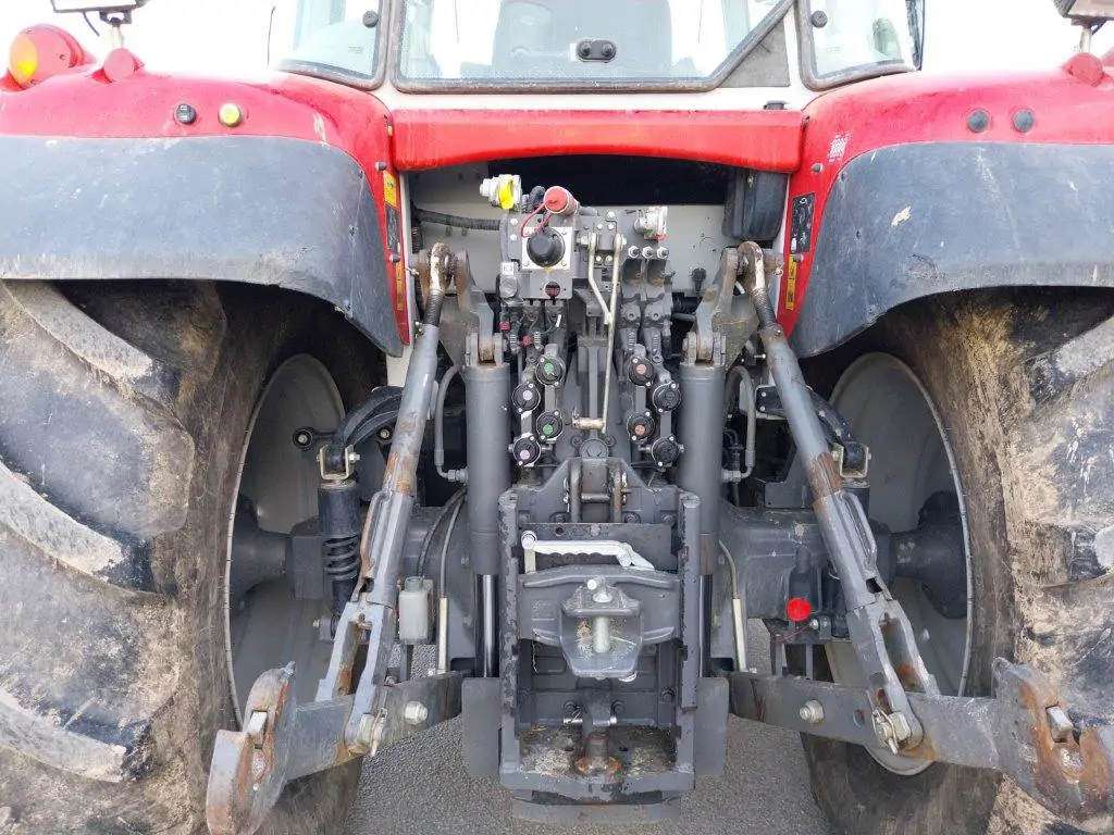 Image MASSEY FERGUSON TRACTEUR 7S 180