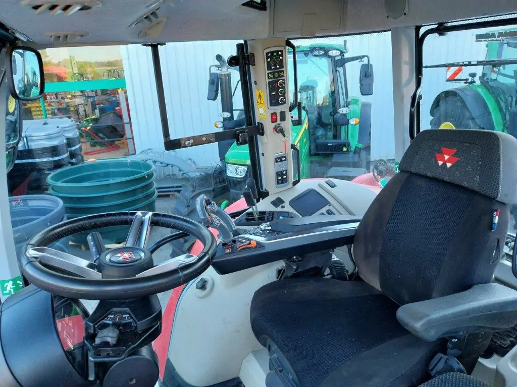 Image MASSEY FERGUSON TRACTEUR 7S 180