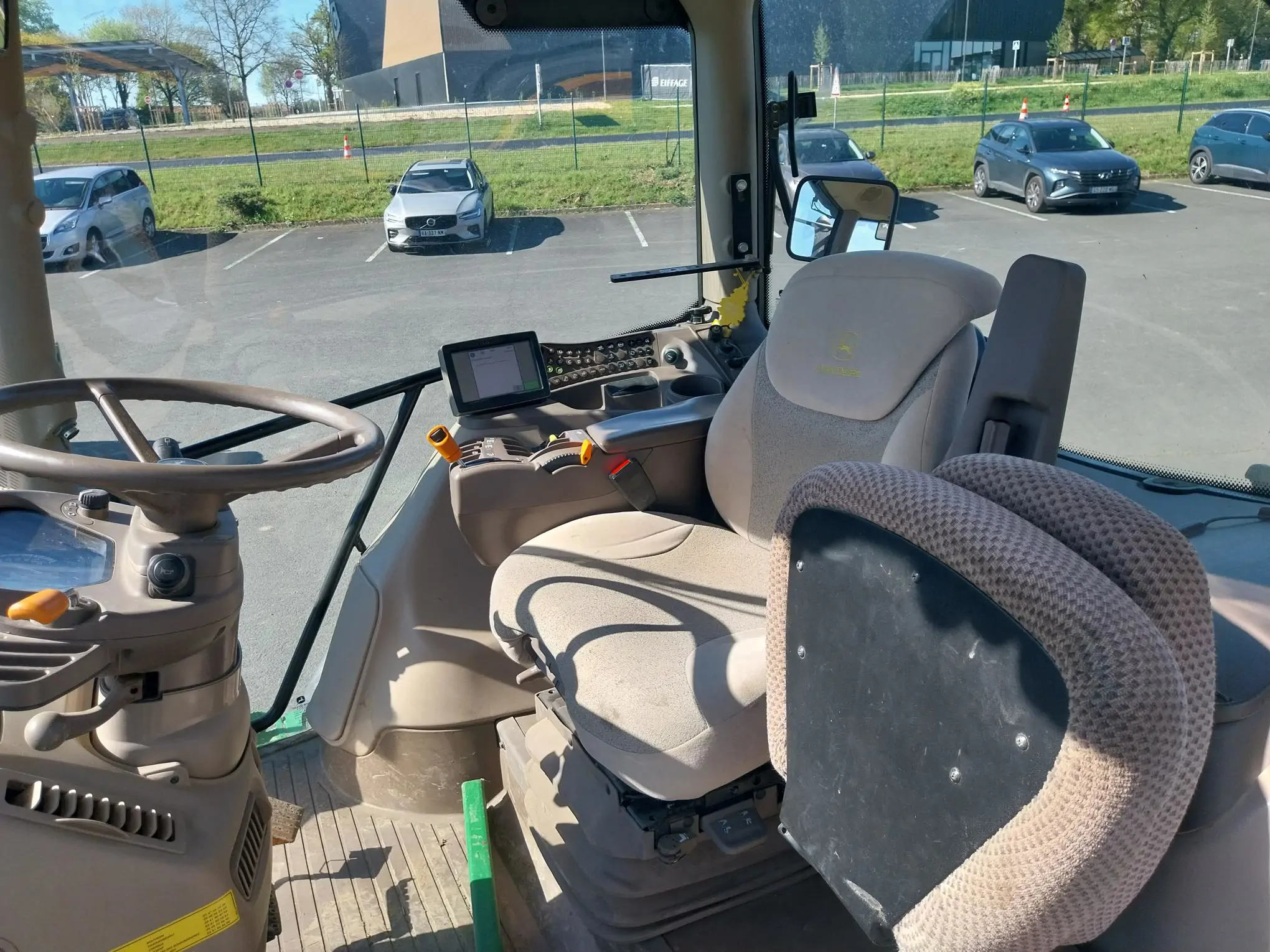 Image JOHN DEERE TRA 6150R PR+SUSP 650/65X42