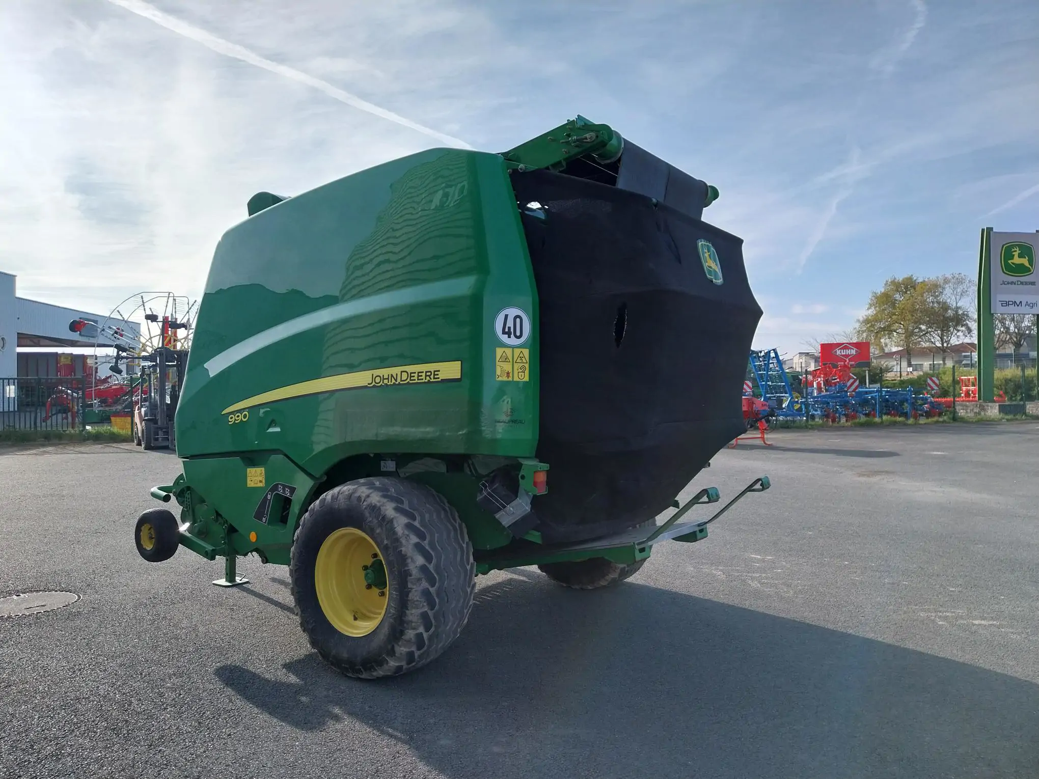 Image JOHN DEERE ROUND BALLER 990 HC