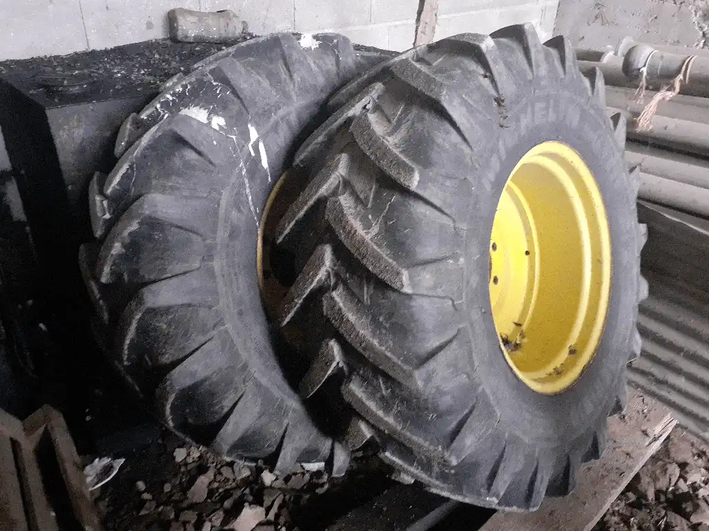 Image JOHN DEERE TRA JD 6115R PR+PACK 460/85X38