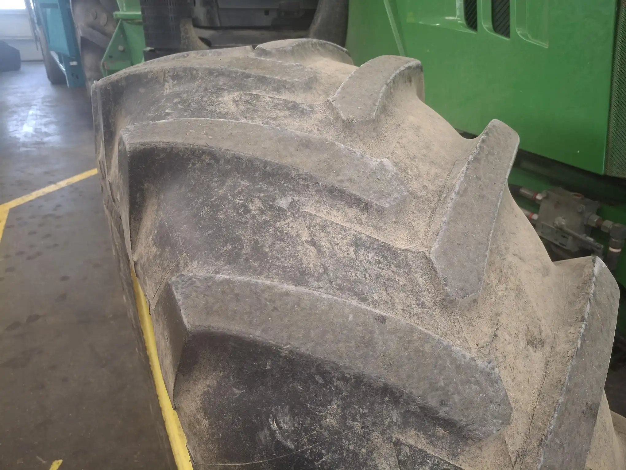 Image JOHN DEERE TRA JD 6115R PR+PACK 460/85X38