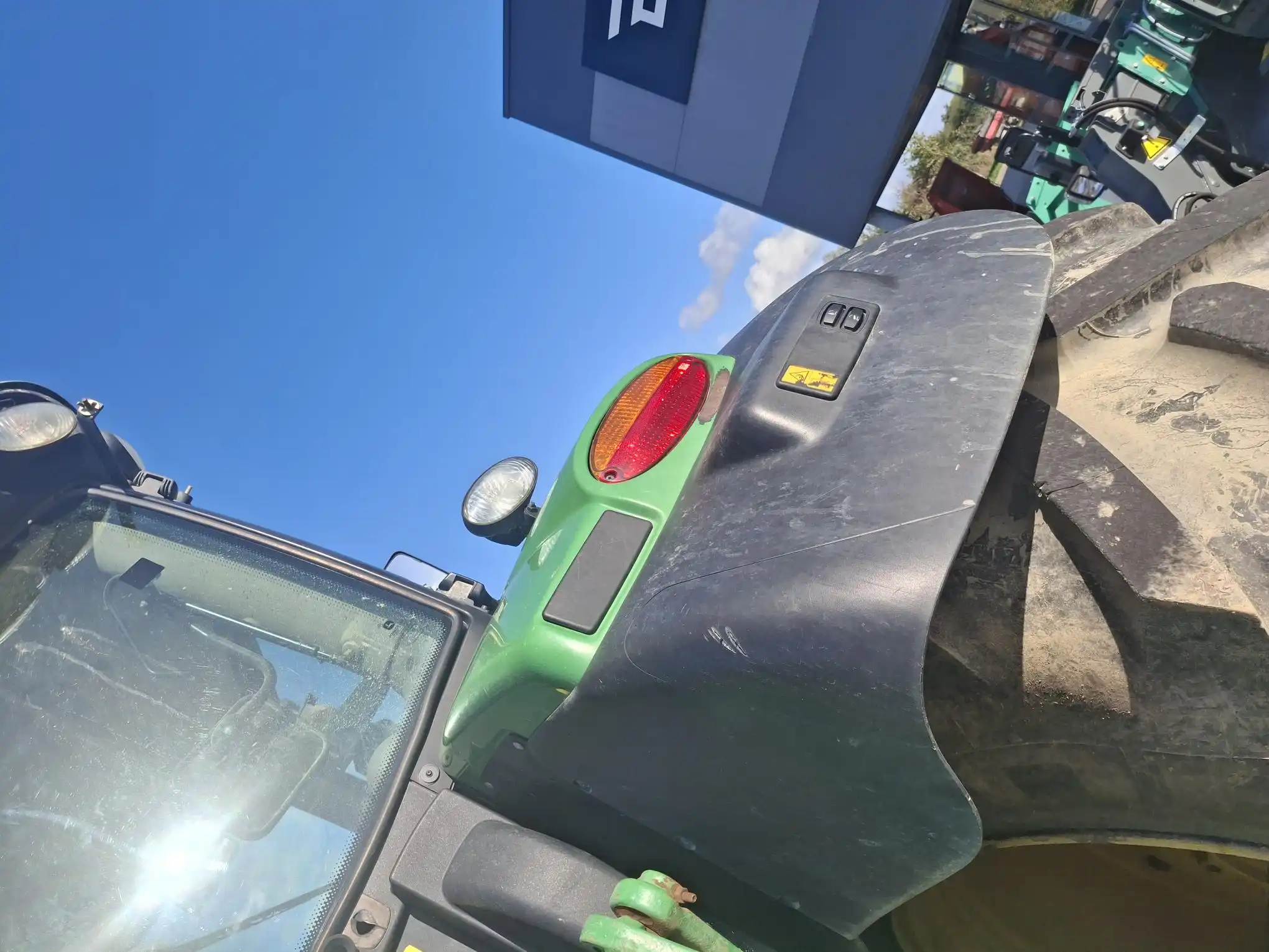 Image JOHN DEERE TRACTEUR JOHN DEERE 6195R