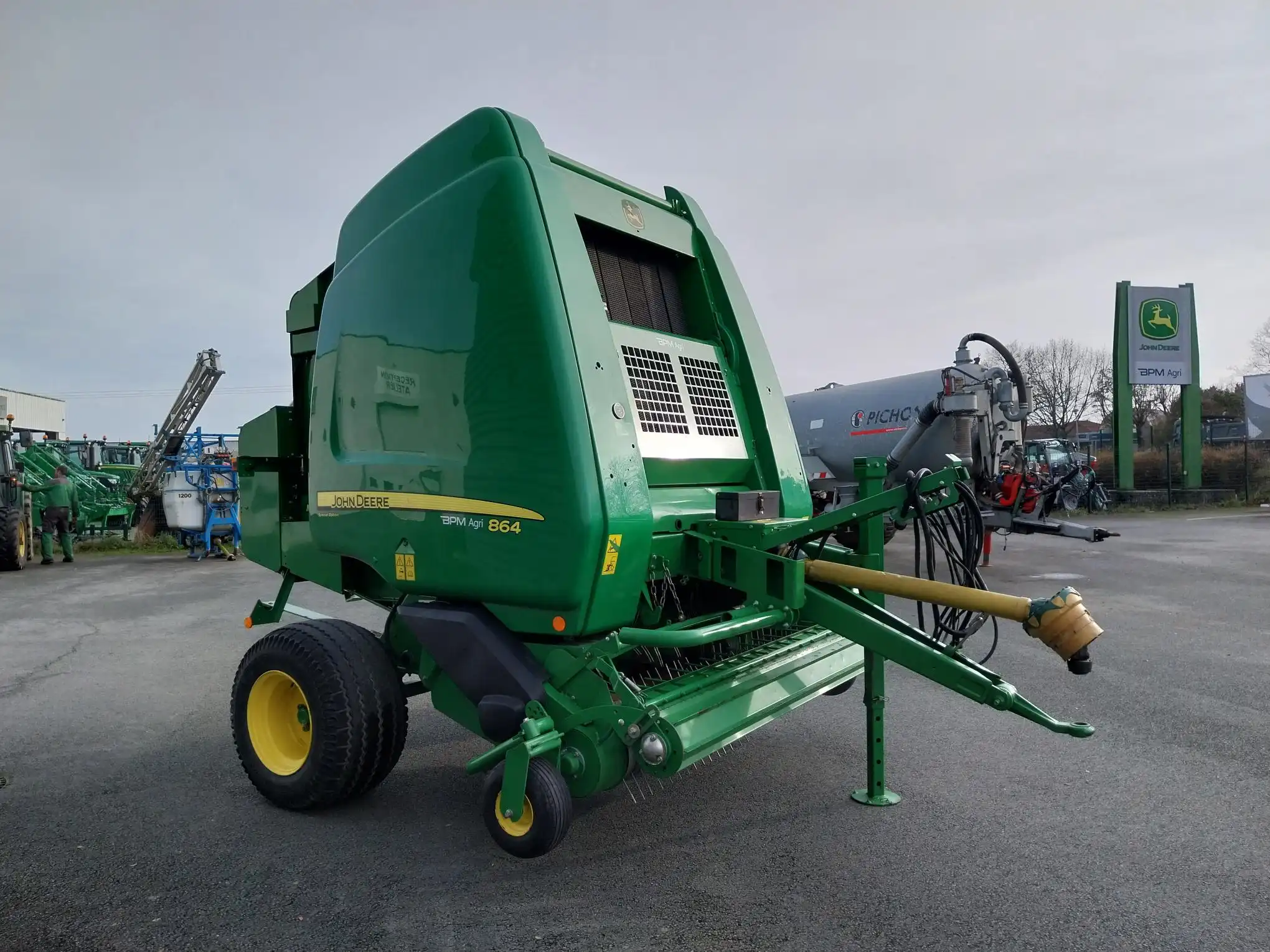 Image JOHN DEERE ROUND BALLER 864 BALETRACK PLU