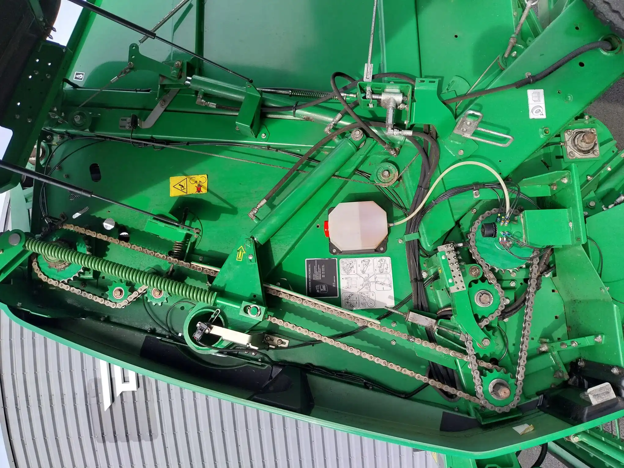 Image JOHN DEERE ROUND BALLER 864 BALETRACK PLU