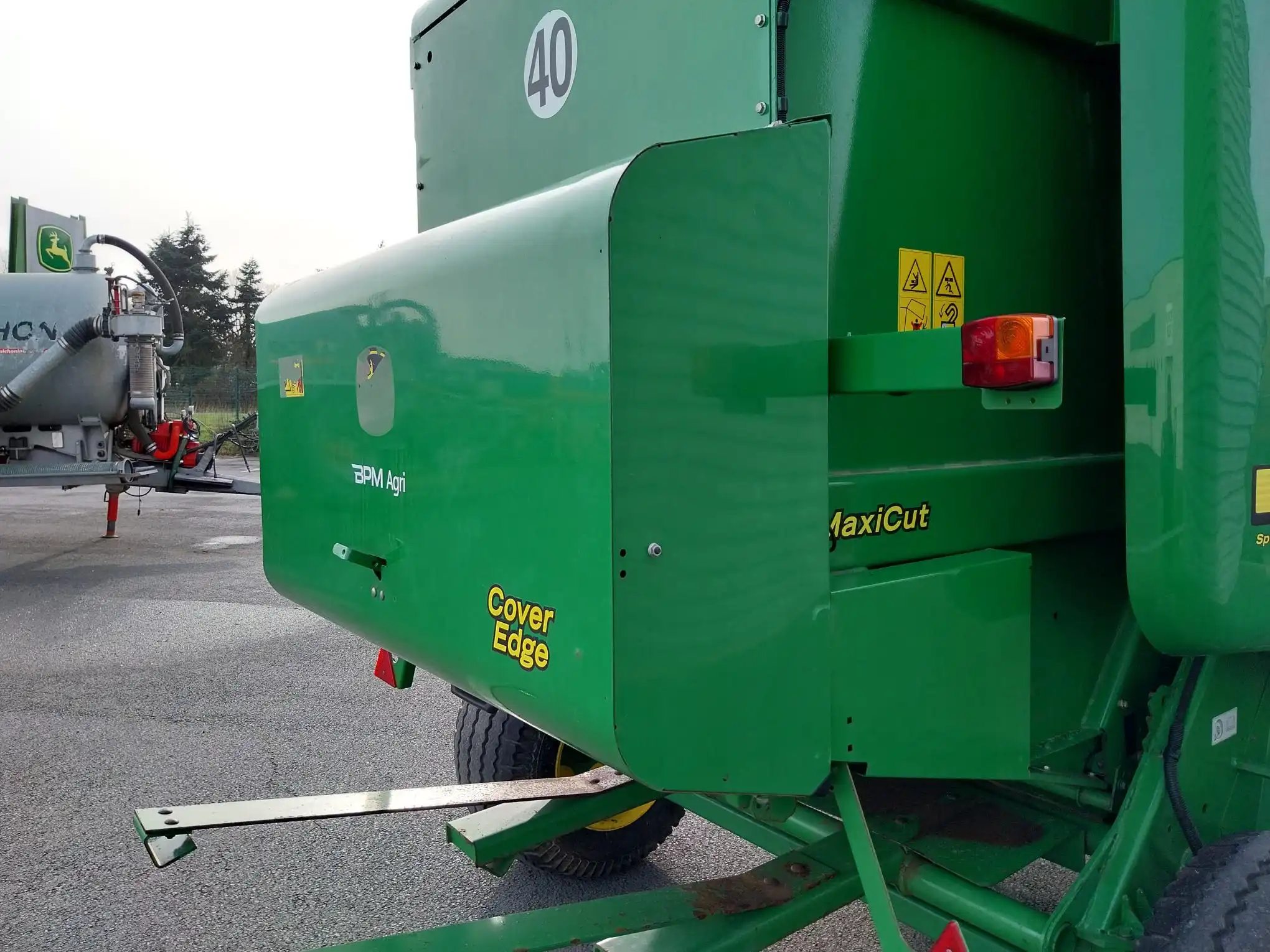 Image JOHN DEERE ROUND BALLER 864 BALETRACK PLU