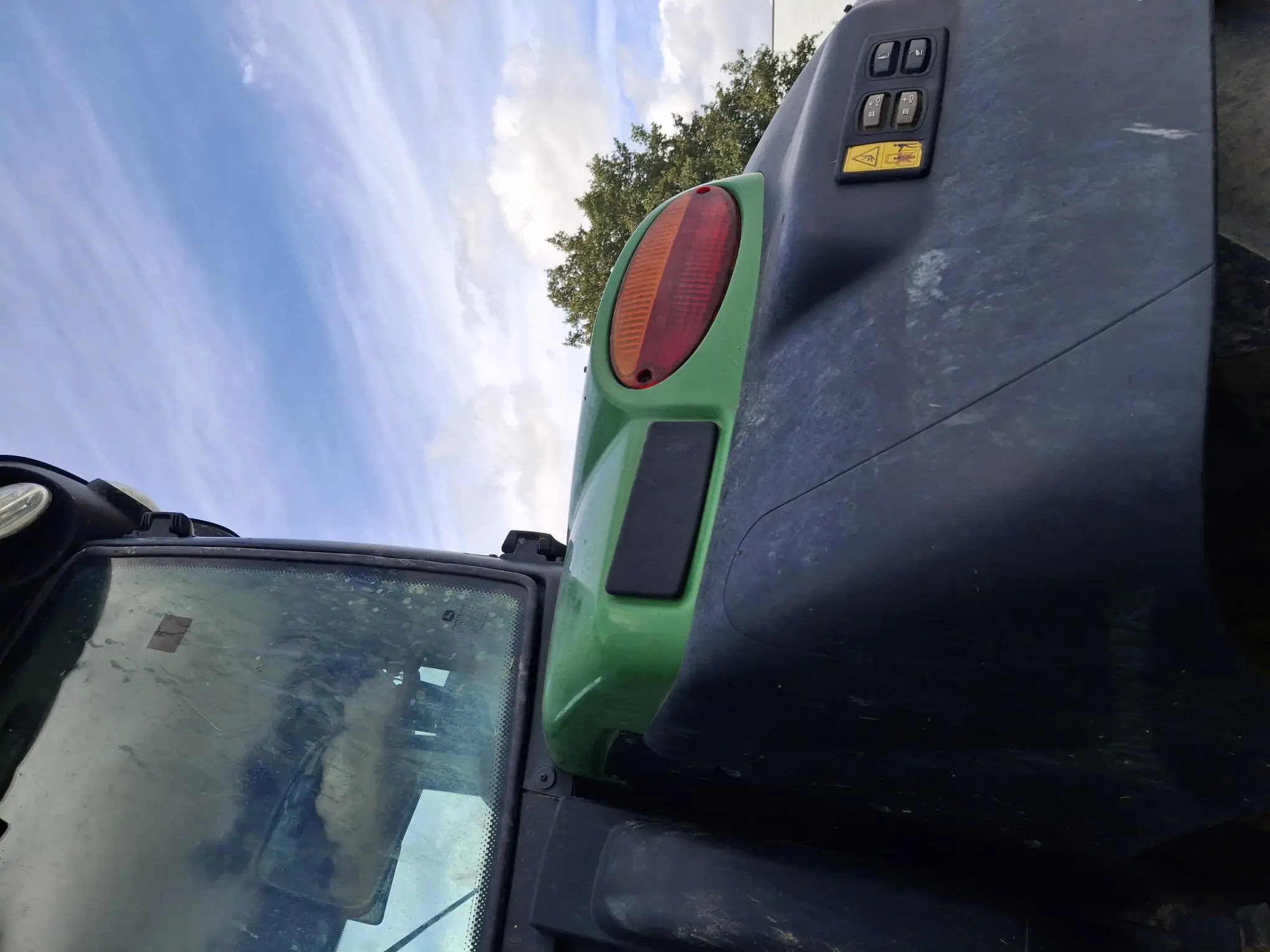 Image JOHN DEERE 6195R FT4