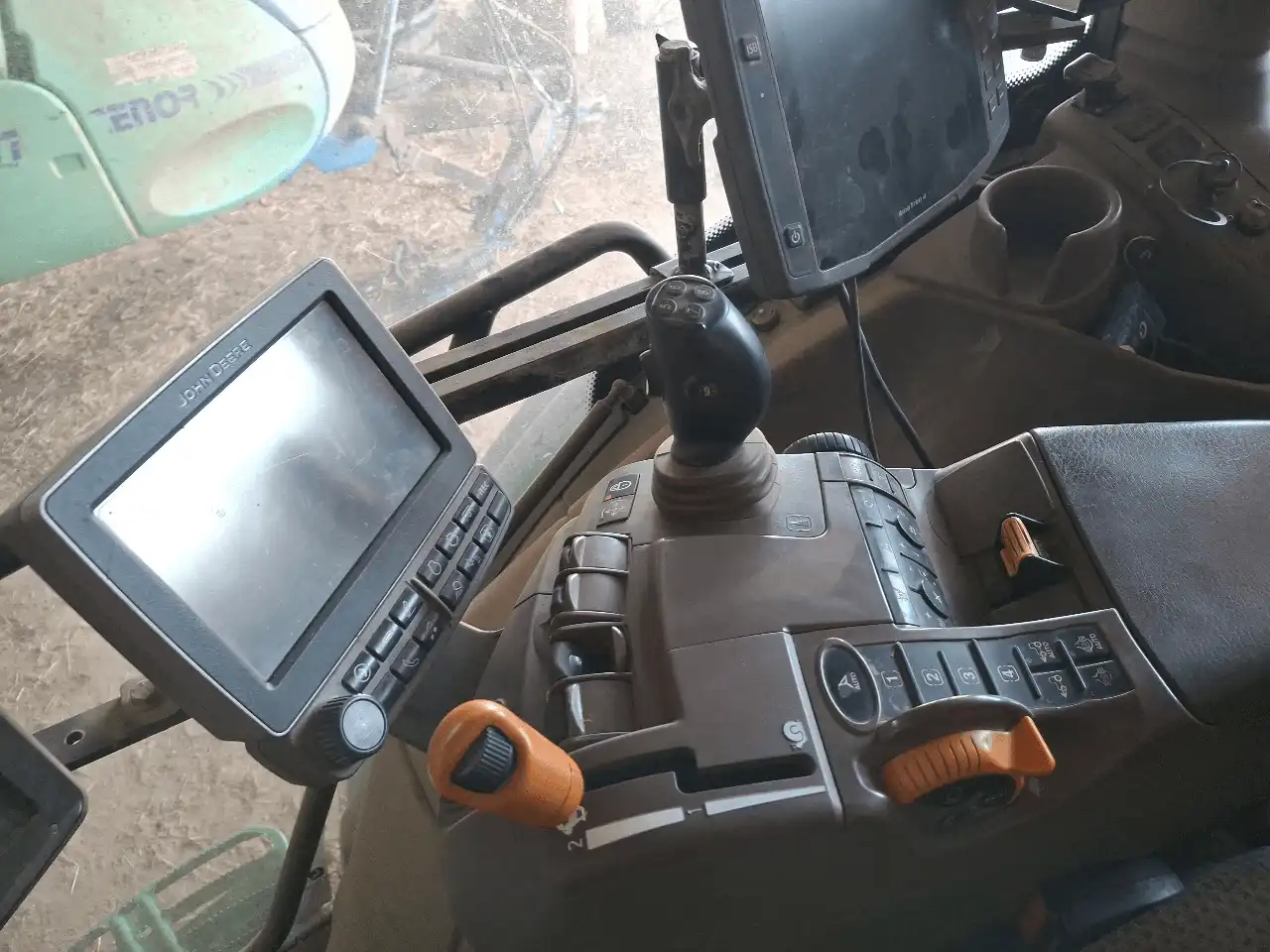 Image JOHN DEERE 6110R
