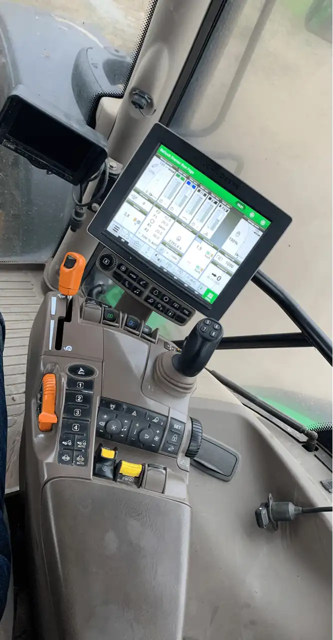 Photo JOHN DEERE 6175R