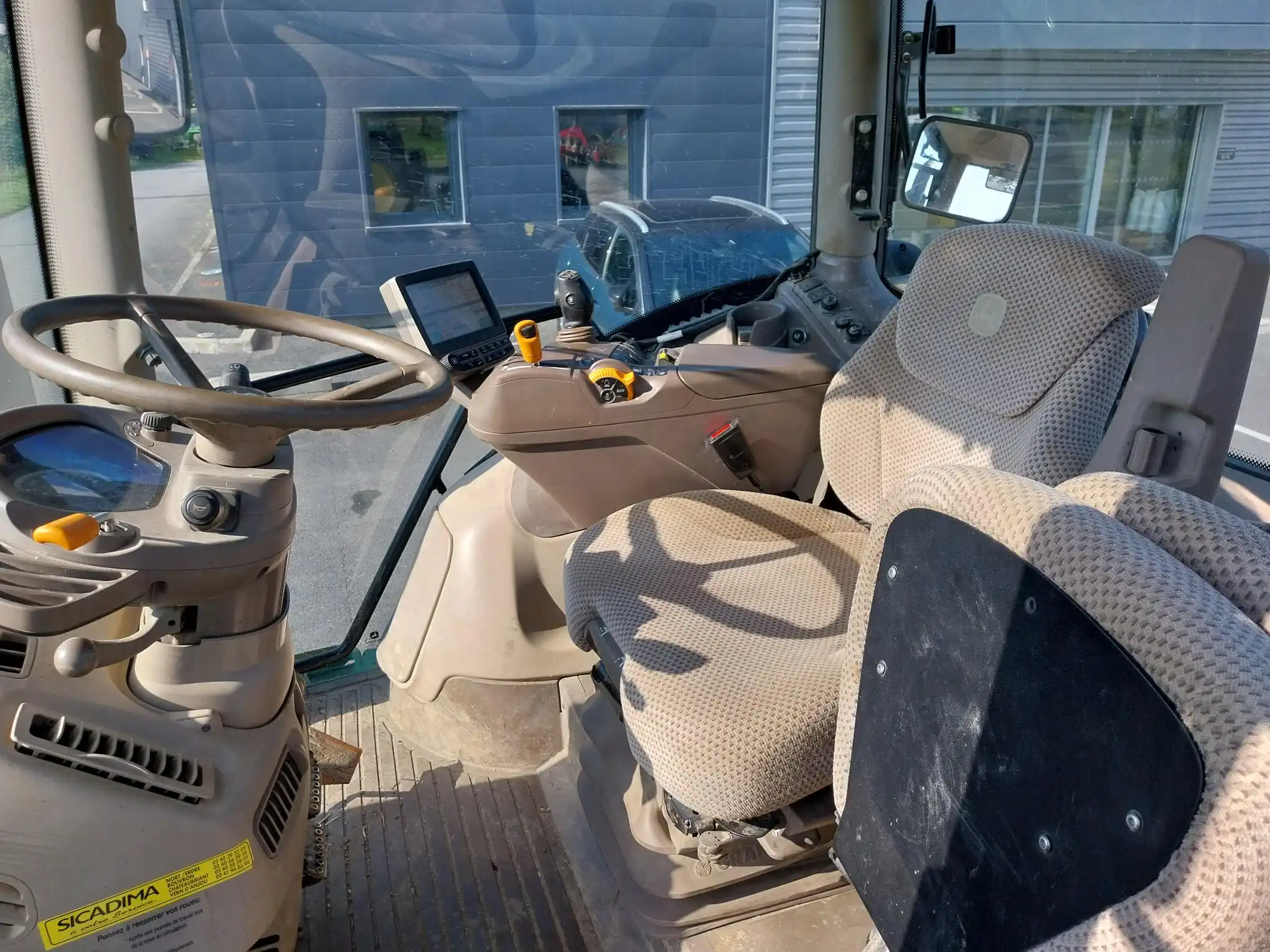 Image JOHN DEERE TRACTEUR JOHN DEERE 6145R