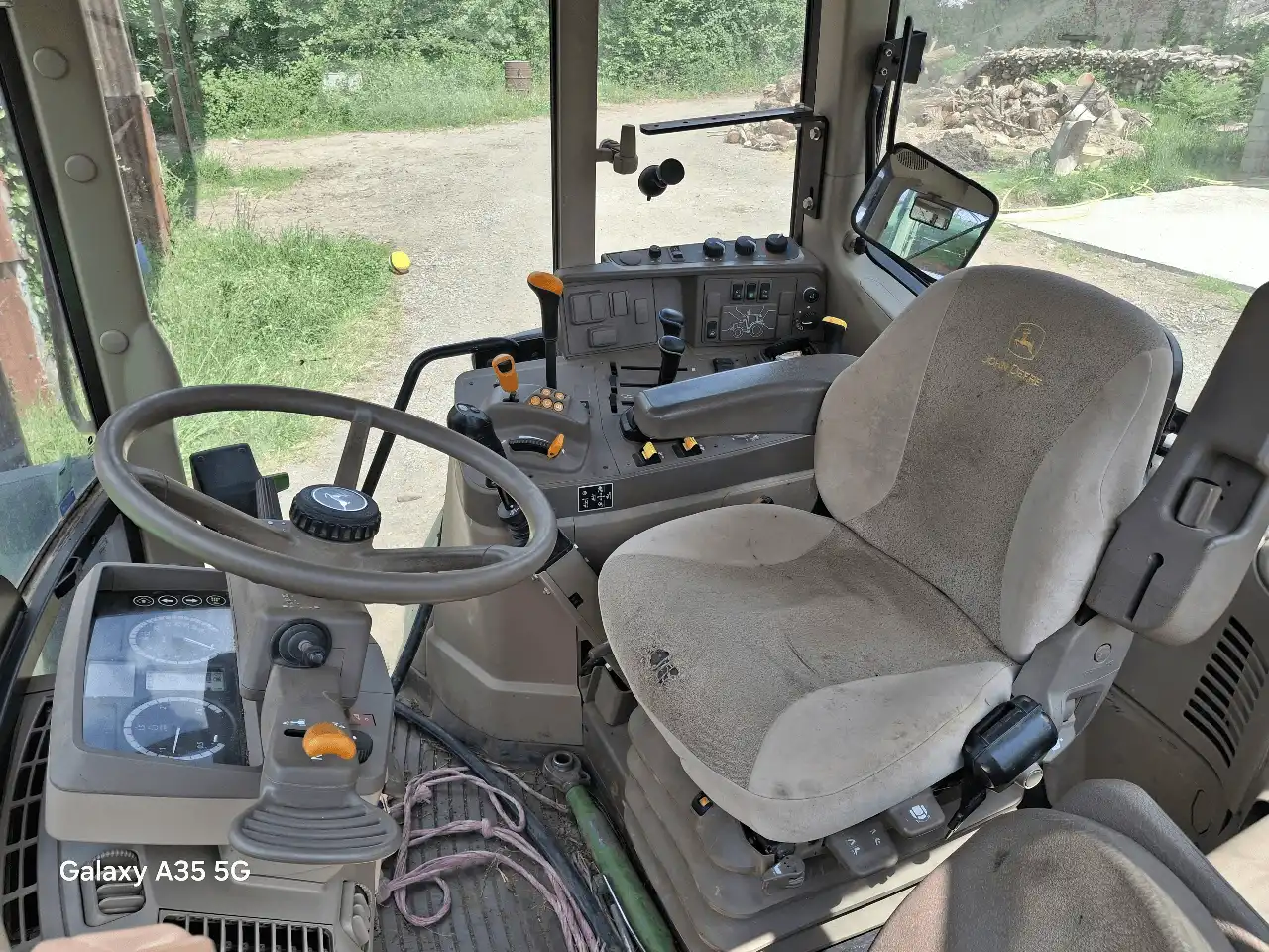 Photo JOHN DEERE 6110M